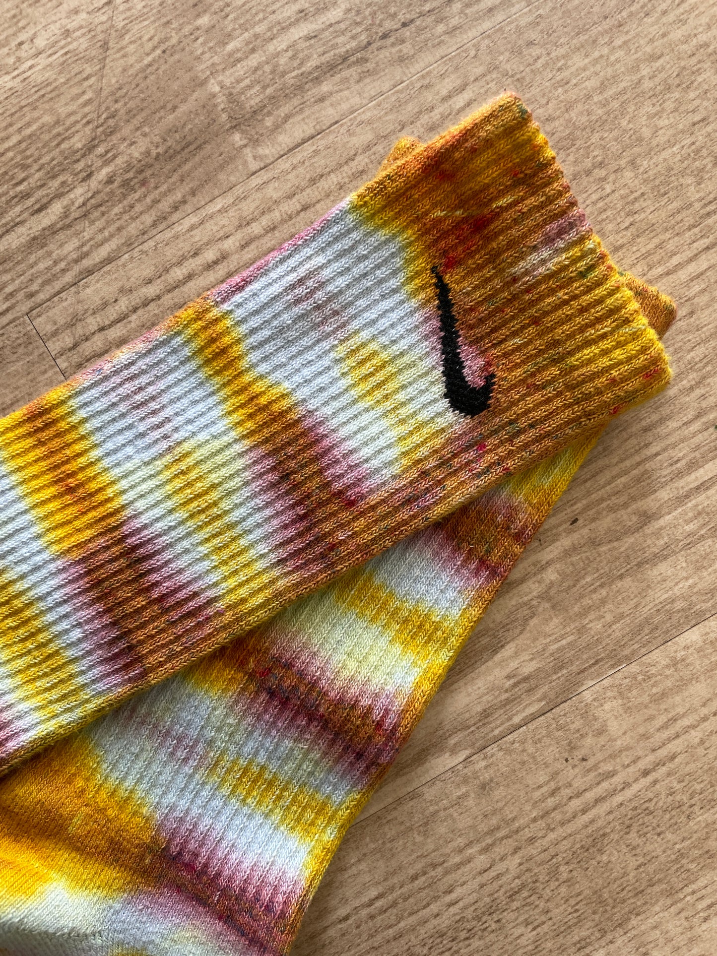 NIKE Socks Hand Tie Dyed Yellow and Pink Nike Dri-FIT Everyday Plus Crew Training Socks - Size Large (Men's 8-12/Women's 10-13)