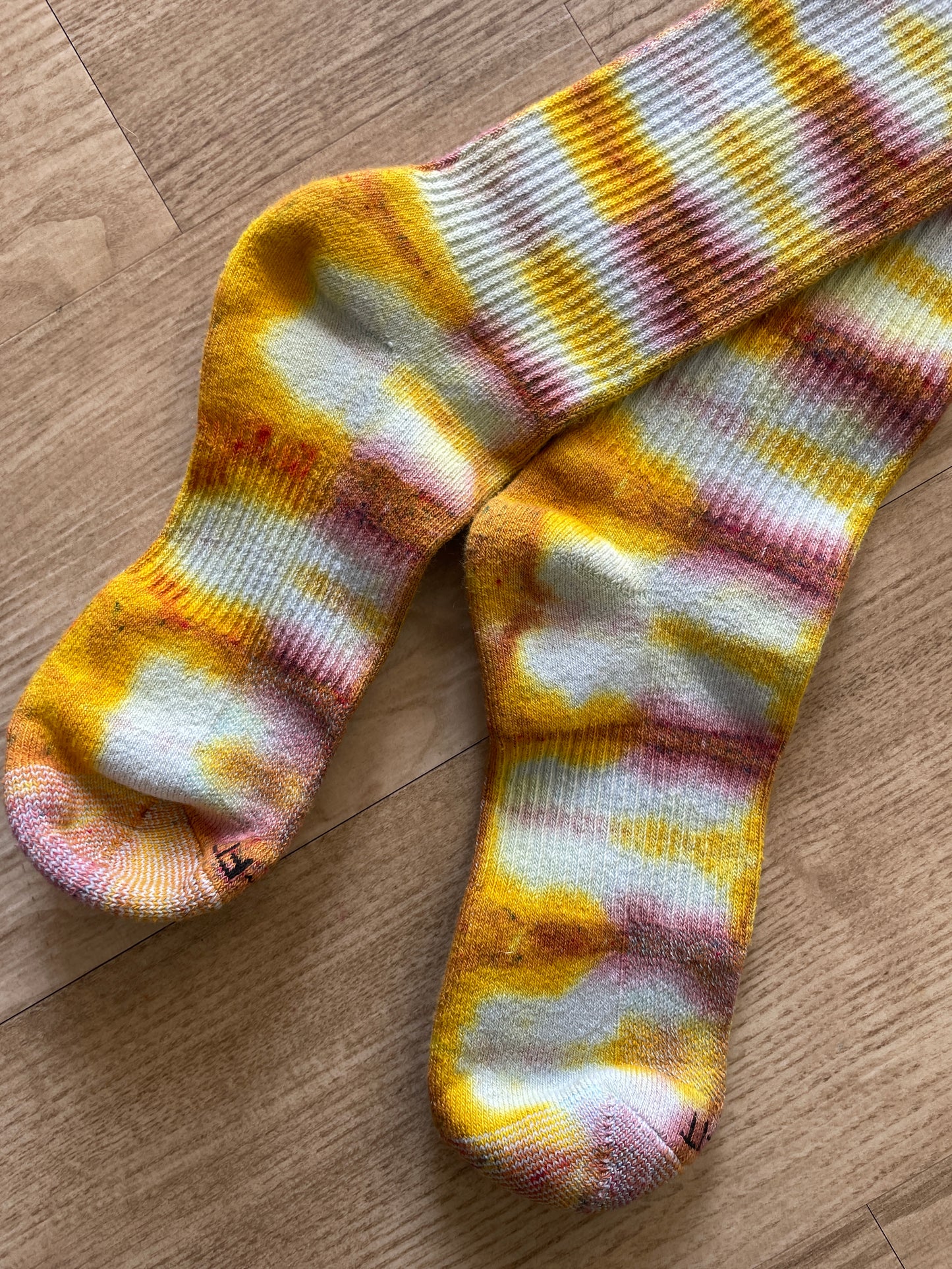 NIKE Socks Hand Tie Dyed Yellow and Pink Nike Dri-FIT Everyday Plus Crew Training Socks - Size Large (Men's 8-12/Women's 10-13)