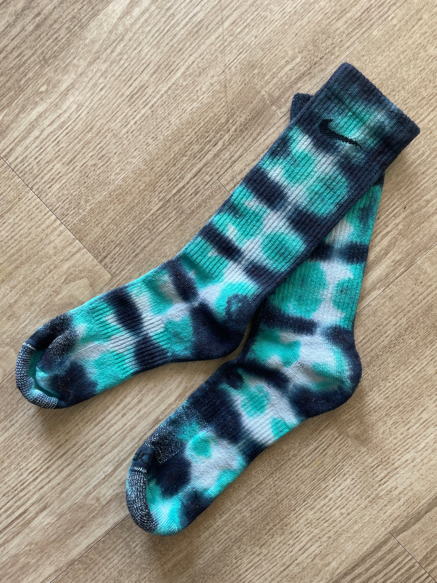 NIKE Socks Hand Tie Dyed Black and Teal Nike Dri-FIT Everyday Plus Crew Training Socks - Size Large (Men's 8-12/Women's 10-13)