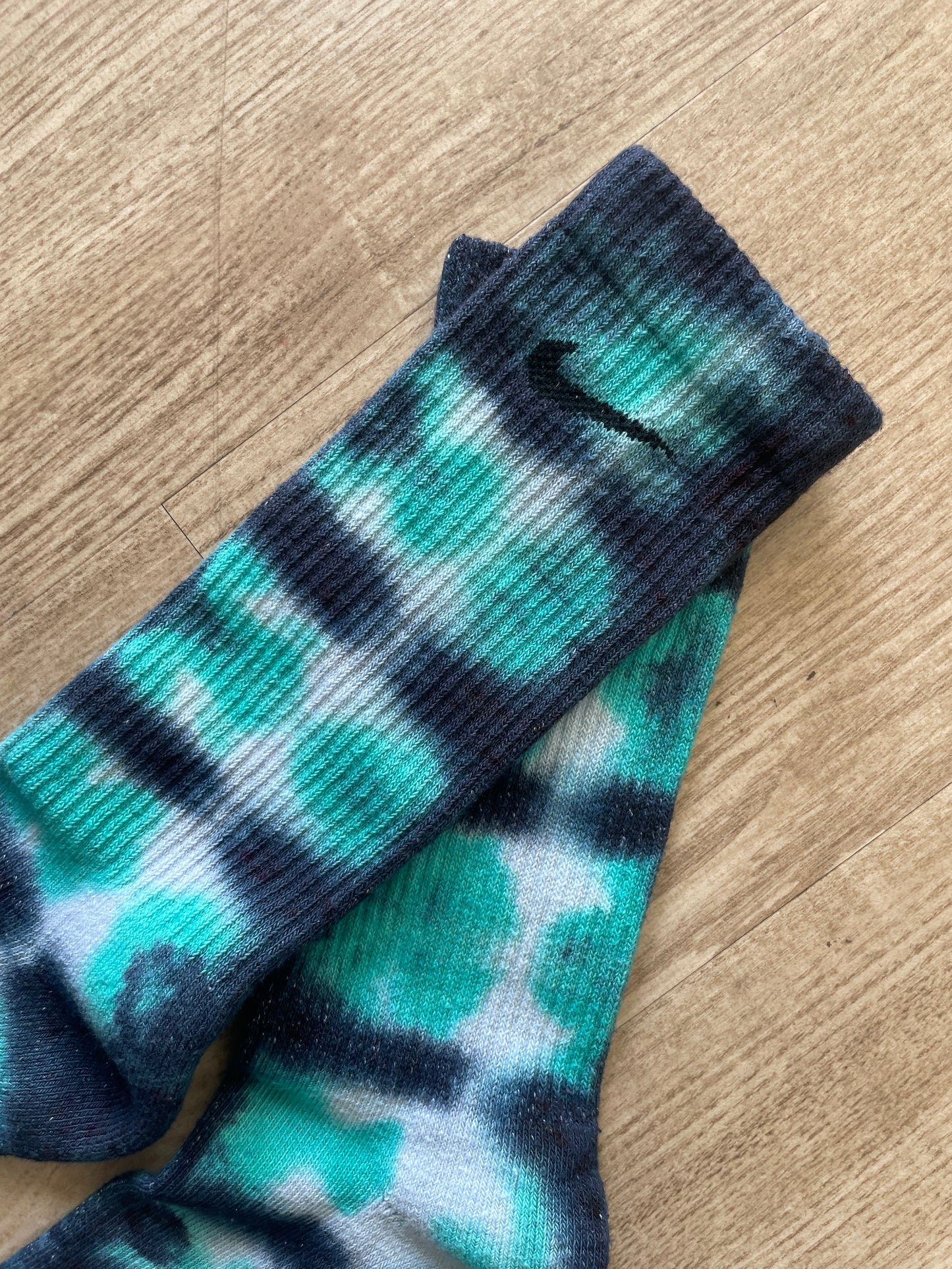NIKE Socks Hand Tie Dyed Black and Teal Nike Dri-FIT Everyday Plus Crew Training Socks - Size Large (Men's 8-12/Women's 10-13)