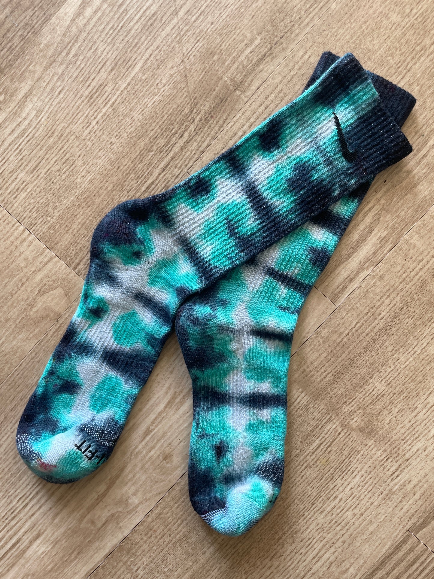 NIKE Socks Hand Tie Dyed Black and Teal Nike Dri-FIT Everyday Plus Crew Training Socks - Size Large (Men's 8-12/Women's 10-13)