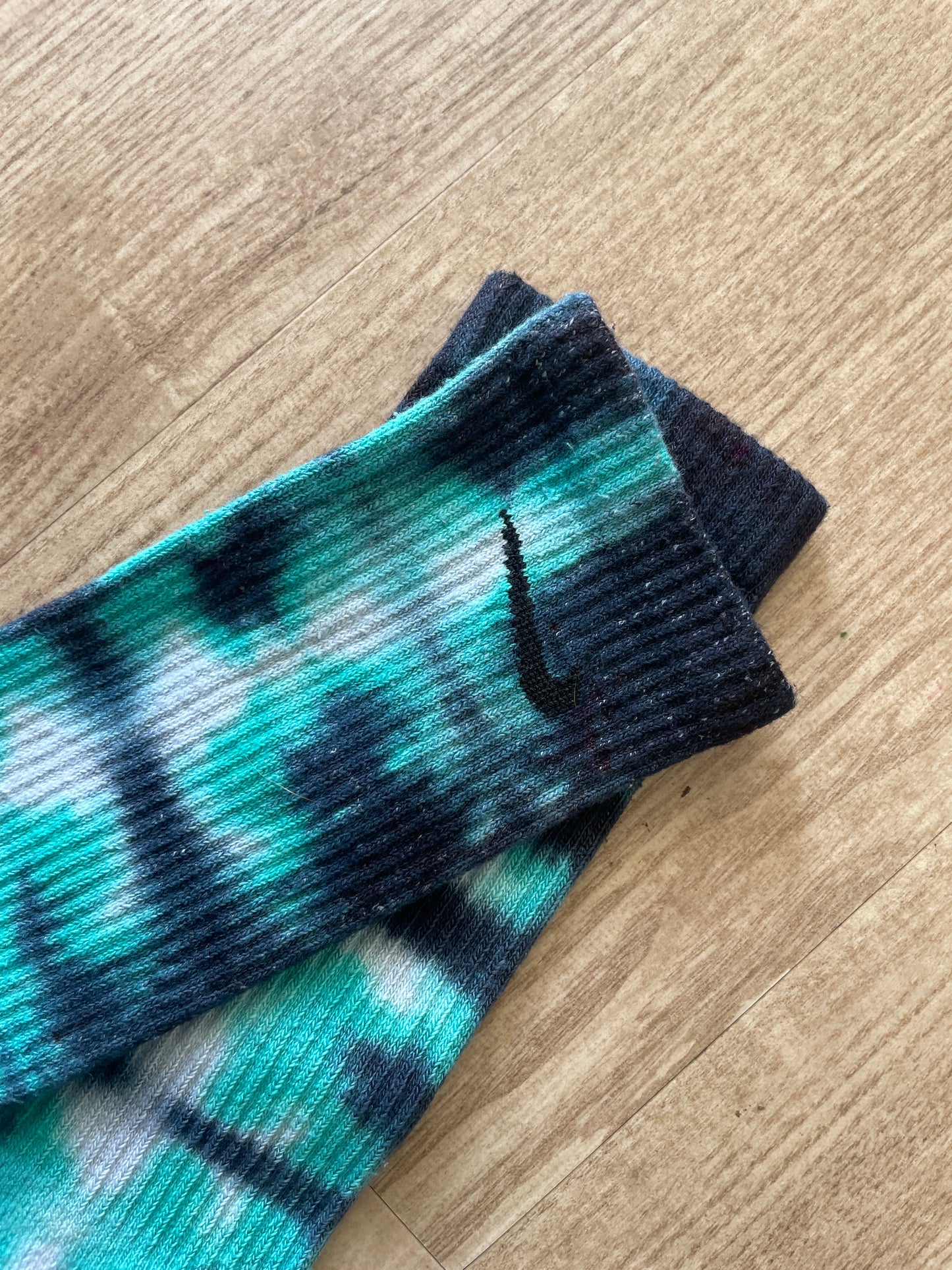 NIKE Socks Hand Tie Dyed Black and Teal Nike Dri-FIT Everyday Plus Crew Training Socks - Size Large (Men's 8-12/Women's 10-13)