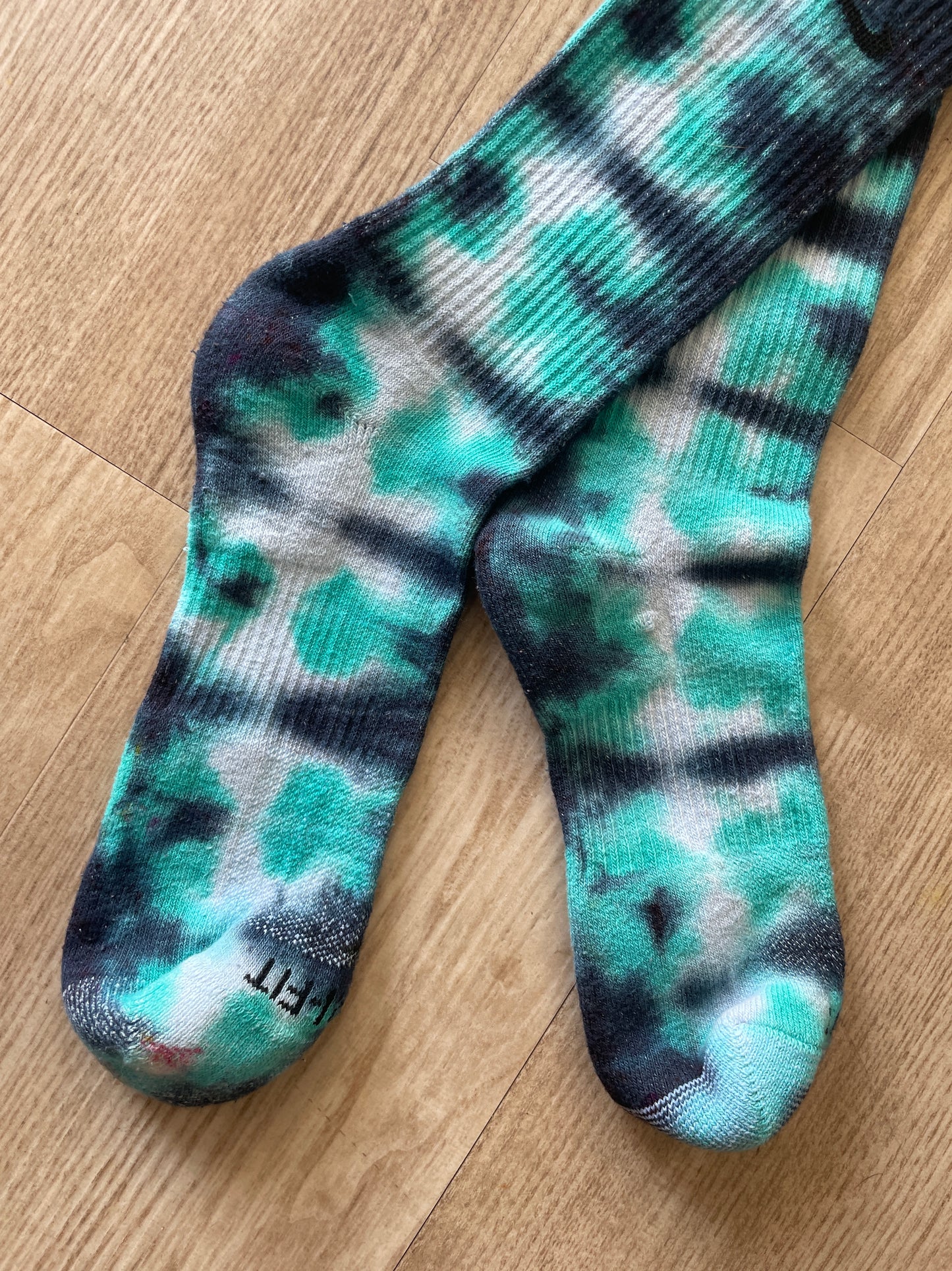 NIKE Socks Hand Tie Dyed Black and Teal Nike Dri-FIT Everyday Plus Crew Training Socks - Size Large (Men's 8-12/Women's 10-13)