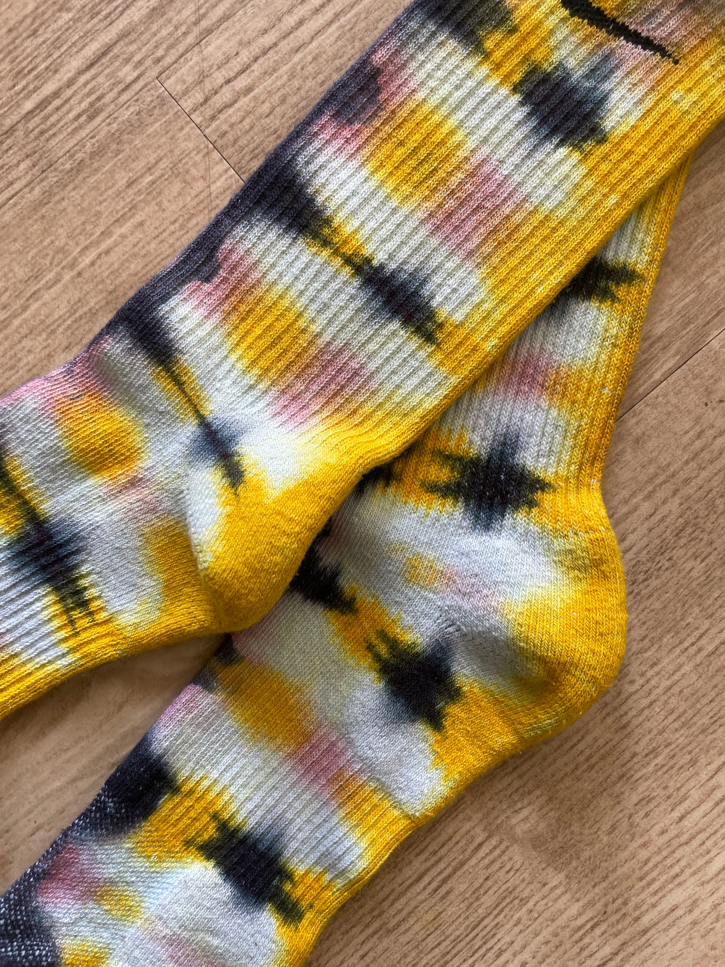 NIKE Socks Hand Tie Dyed Black, Yellow, and Pink Nike Dri-FIT Everyday Plus Crew Training Socks - Size Large (Men's 8-12/Women's 10-13)