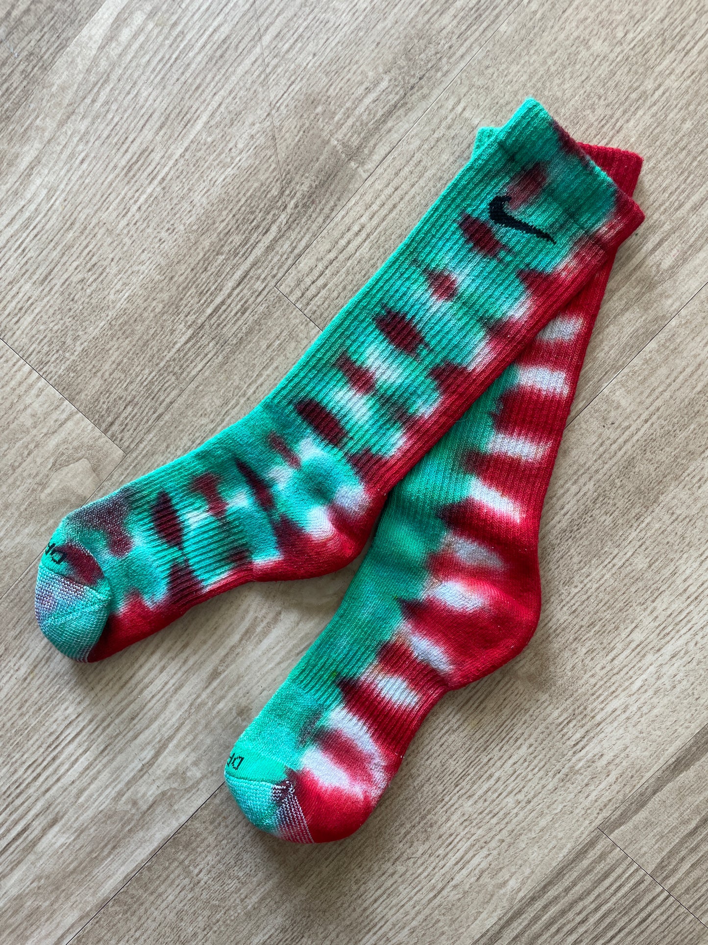 NIKE Christmas Socks Hand Tie Dyed Red and Green Nike Dri-FIT Everyday Plus Crew Training Socks - Size Large (Men's 8-12/Women's 10-13)