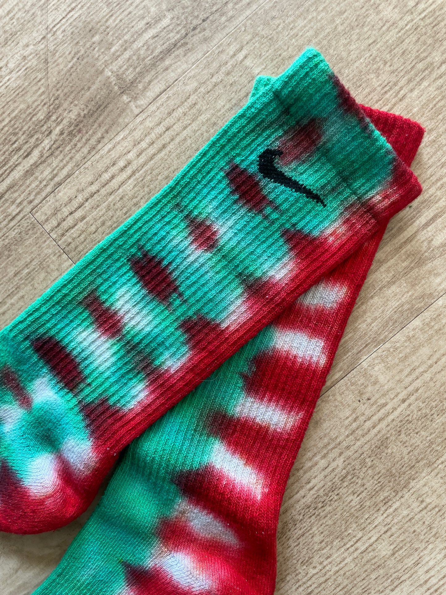 NIKE Christmas Socks Hand Tie Dyed Red and Green Nike Dri-FIT Everyday Plus Crew Training Socks - Size Large (Men's 8-12/Women's 10-13)