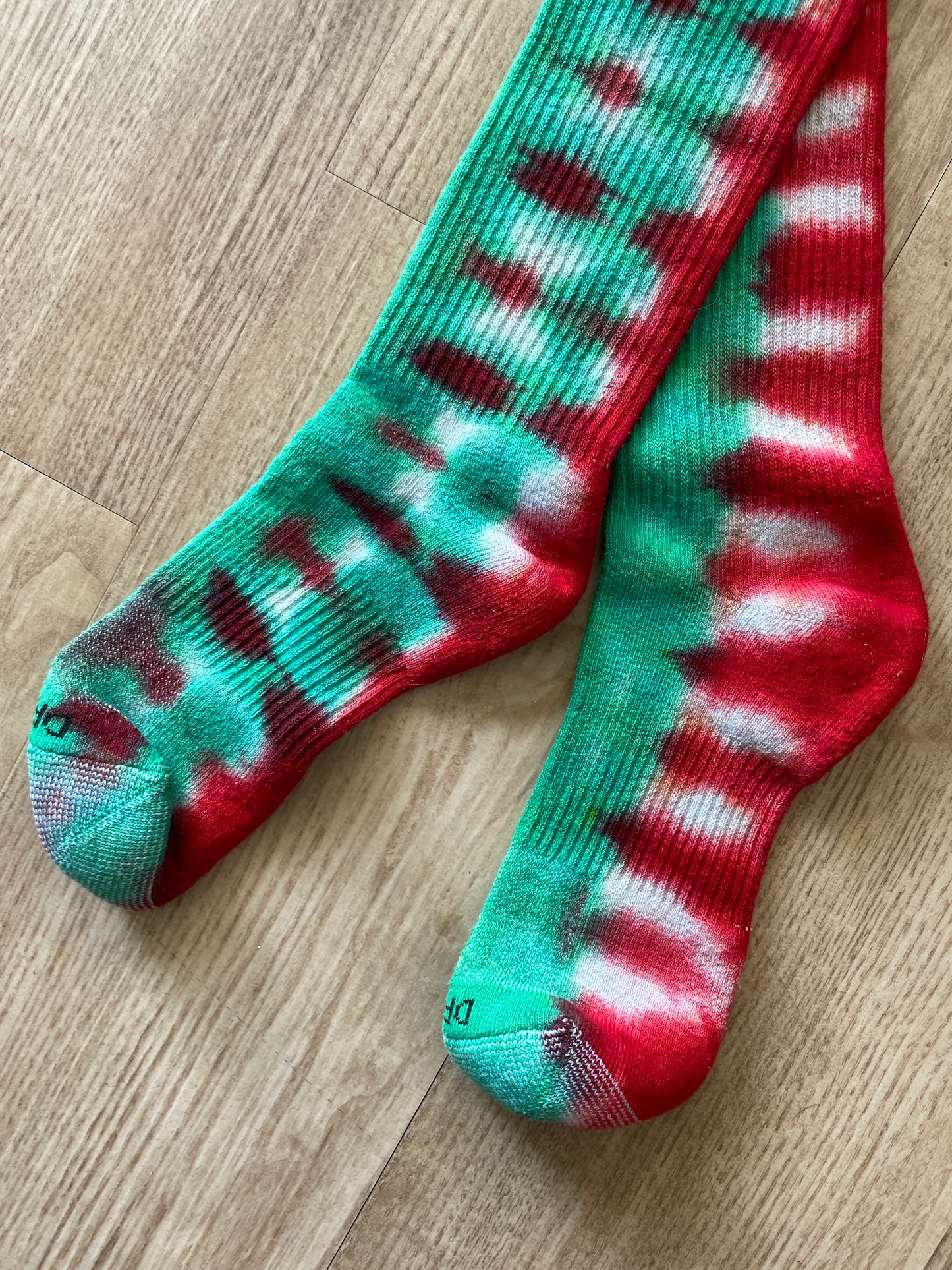 NIKE Christmas Socks Hand Tie Dyed Red and Green Nike Dri-FIT Everyday Plus Crew Training Socks - Size Large (Men's 8-12/Women's 10-13)