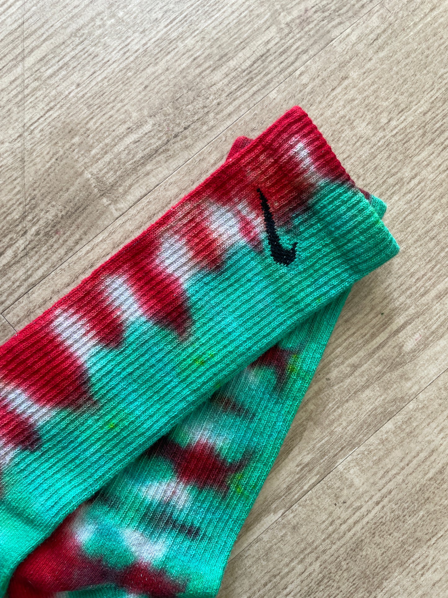 NIKE Christmas Socks Hand Tie Dyed Red and Green Nike Dri-FIT Everyday Plus Crew Training Socks - Size Large (Men's 8-12/Women's 10-13)