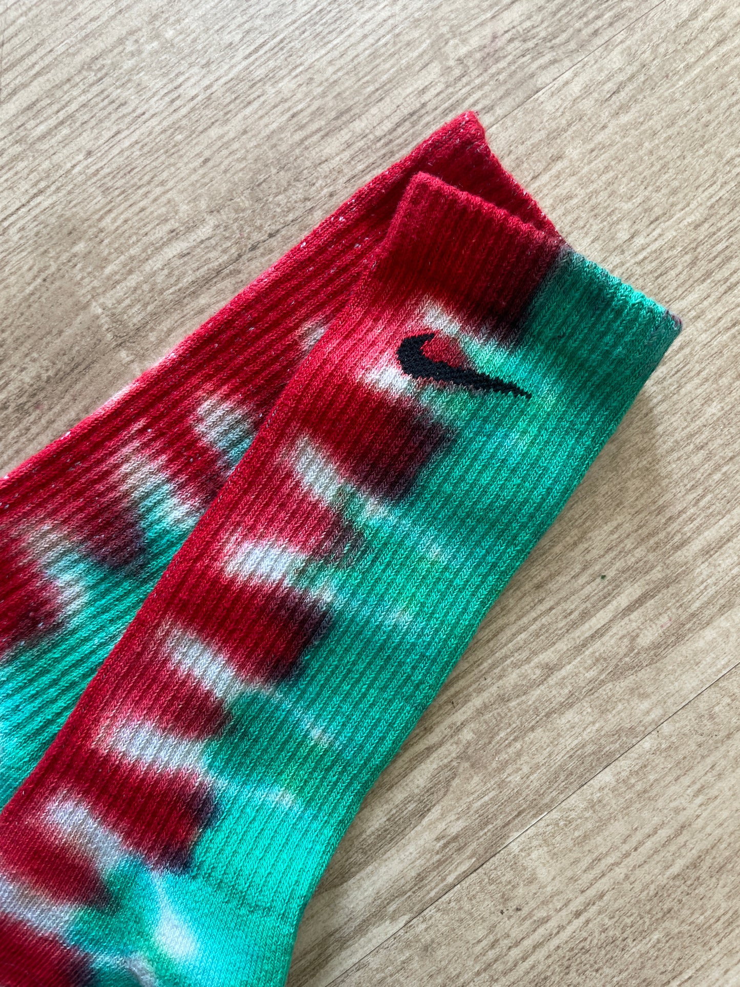 NIKE Christmas Socks Hand Tie Dyed Red and Green Nike Dri-FIT Everyday Plus Crew Training Socks - Size Large (Men's 8-12/Women's 10-13)