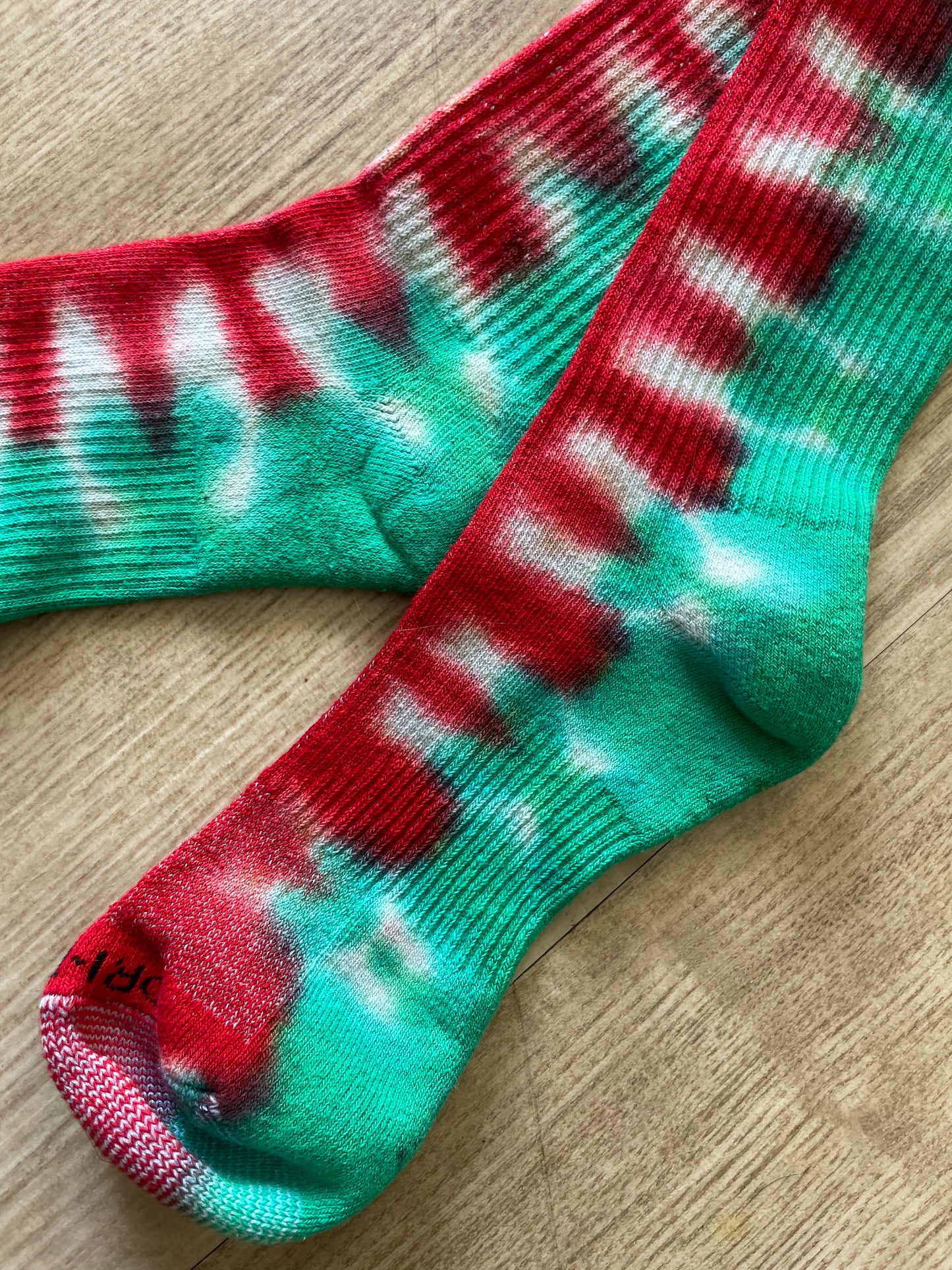 NIKE Christmas Socks Hand Tie Dyed Red and Green Nike Dri-FIT Everyday Plus Crew Training Socks - Size Large (Men's 8-12/Women's 10-13)