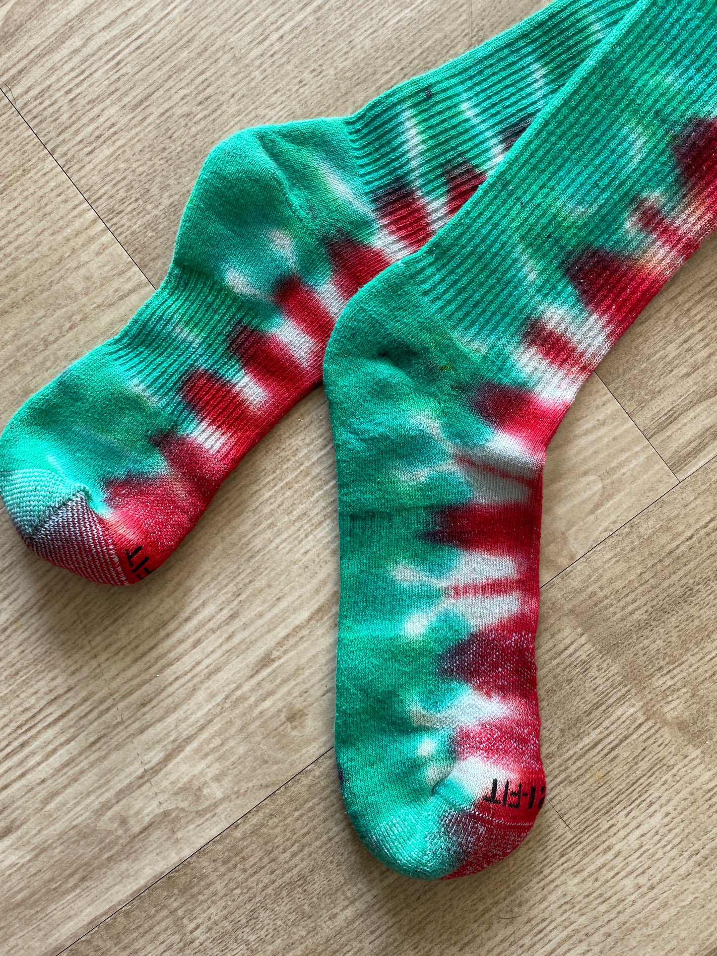 NIKE Christmas Socks Hand Tie Dyed Red and Green Nike Dri-FIT Everyday Plus Crew Training Socks - Size Large (Men's 8-12/Women's 10-13)