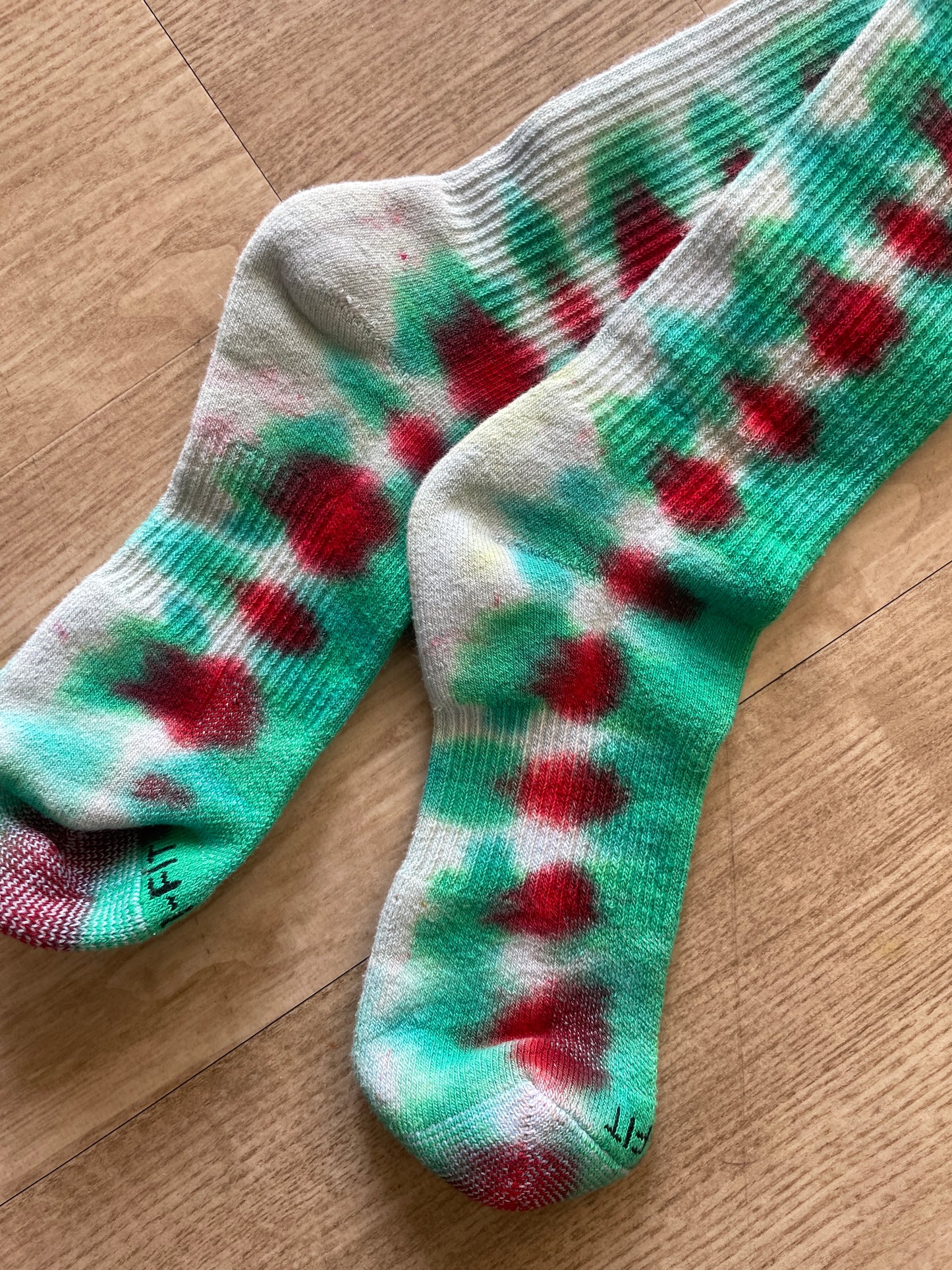 NIKE Christmas Socks Hand Tie Dyed Red and Green Nike Dri-FIT Everyday Plus Crew Training Socks - Size Large (Men's 8-12/Women's 10-13)
