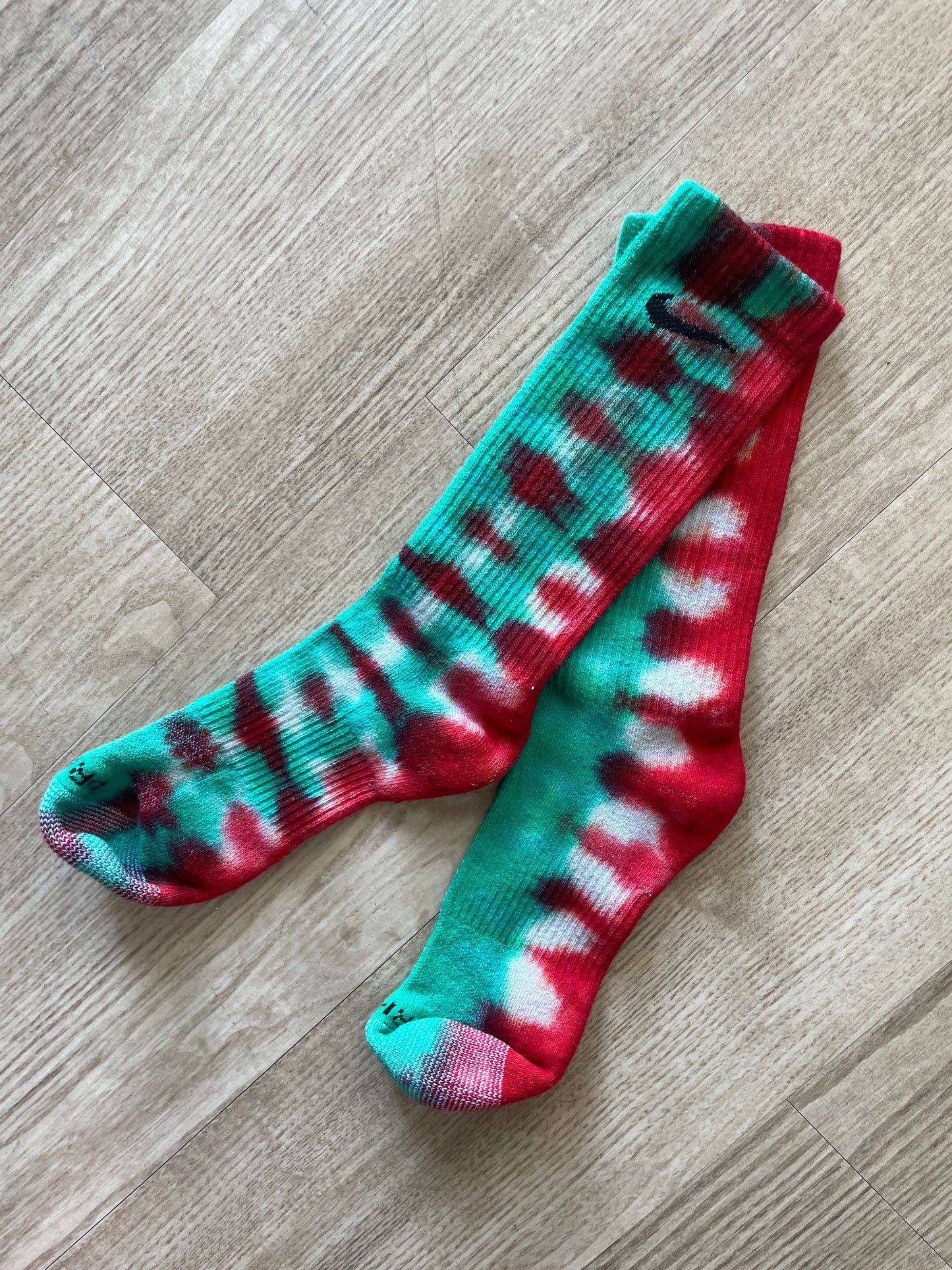 NIKE Christmas Socks Hand Tie Dyed Red and Green Nike Dri-FIT Everyday Plus Crew Training Socks - Size Large (Men's 8-12/Women's 10-13)