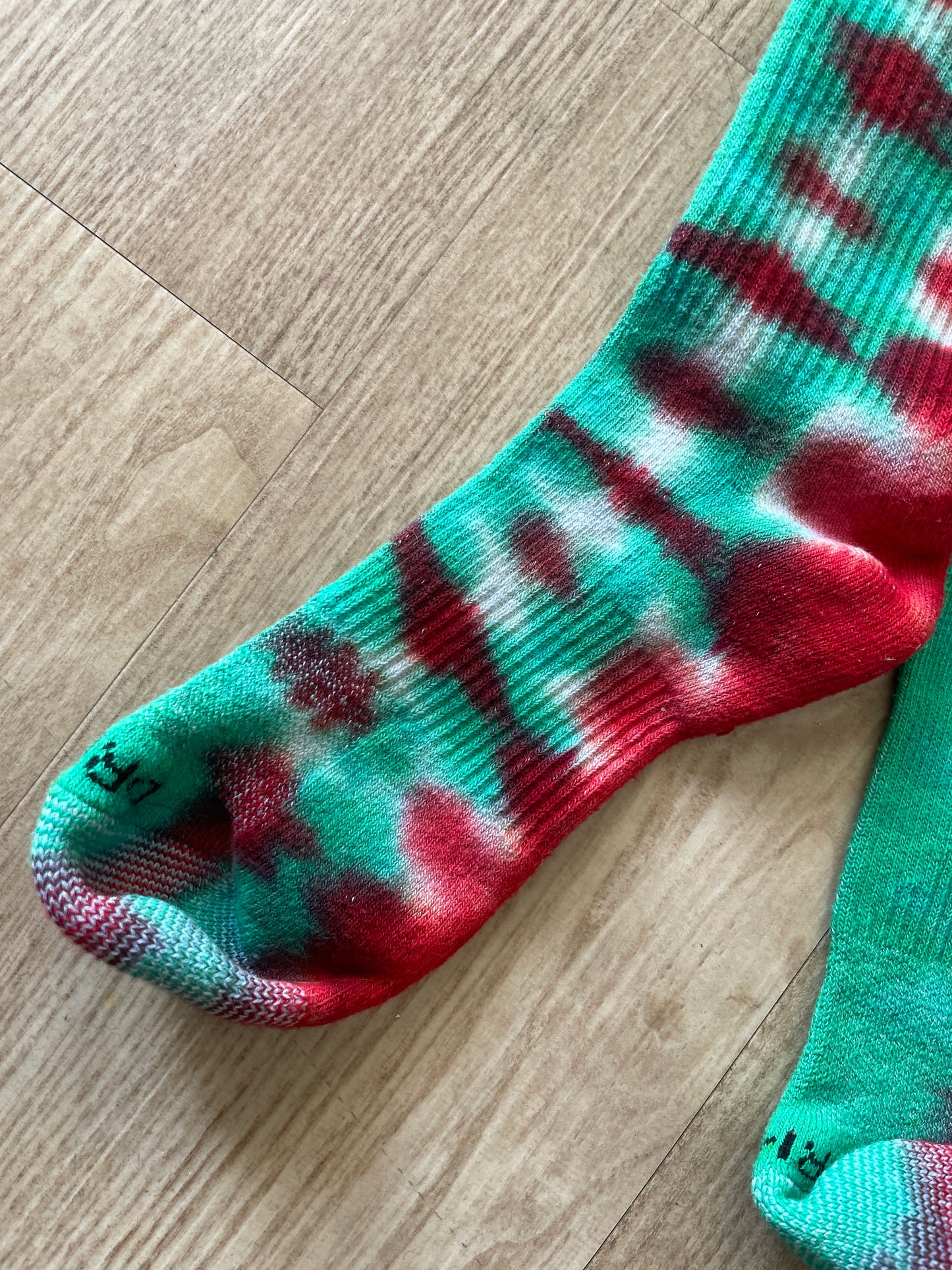 NIKE Christmas Socks Hand Tie Dyed Red and Green Nike Dri-FIT Everyday Plus Crew Training Socks - Size Large (Men's 8-12/Women's 10-13)