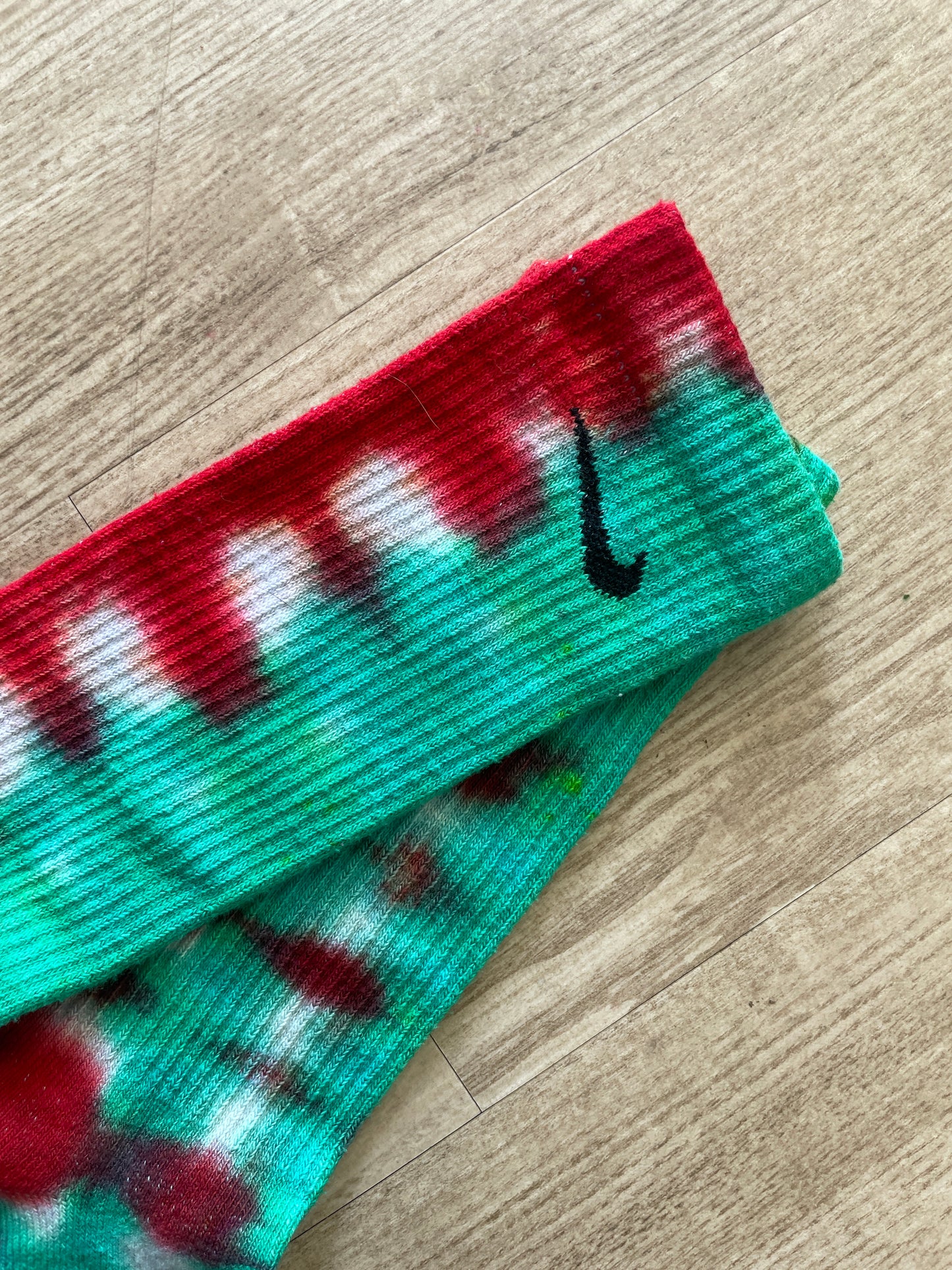 NIKE Christmas Socks Hand Tie Dyed Red and Green Nike Dri-FIT Everyday Plus Crew Training Socks - Size Large (Men's 8-12/Women's 10-13)