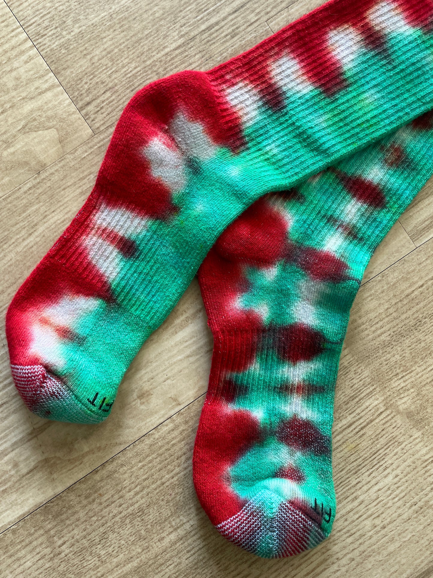 NIKE Christmas Socks Hand Tie Dyed Red and Green Nike Dri-FIT Everyday Plus Crew Training Socks - Size Large (Men's 8-12/Women's 10-13)
