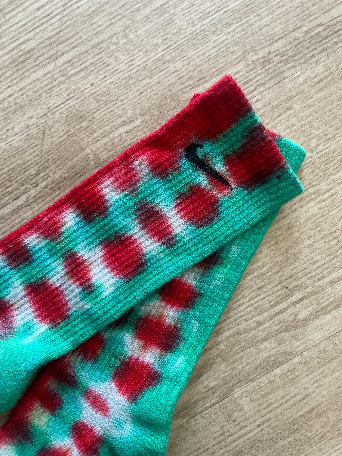 NIKE Christmas Socks Hand Tie Dyed Red and Green Nike Dri-FIT Everyday Plus Crew Training Socks - Size Large (Men's 8-12/Women's 10-13)