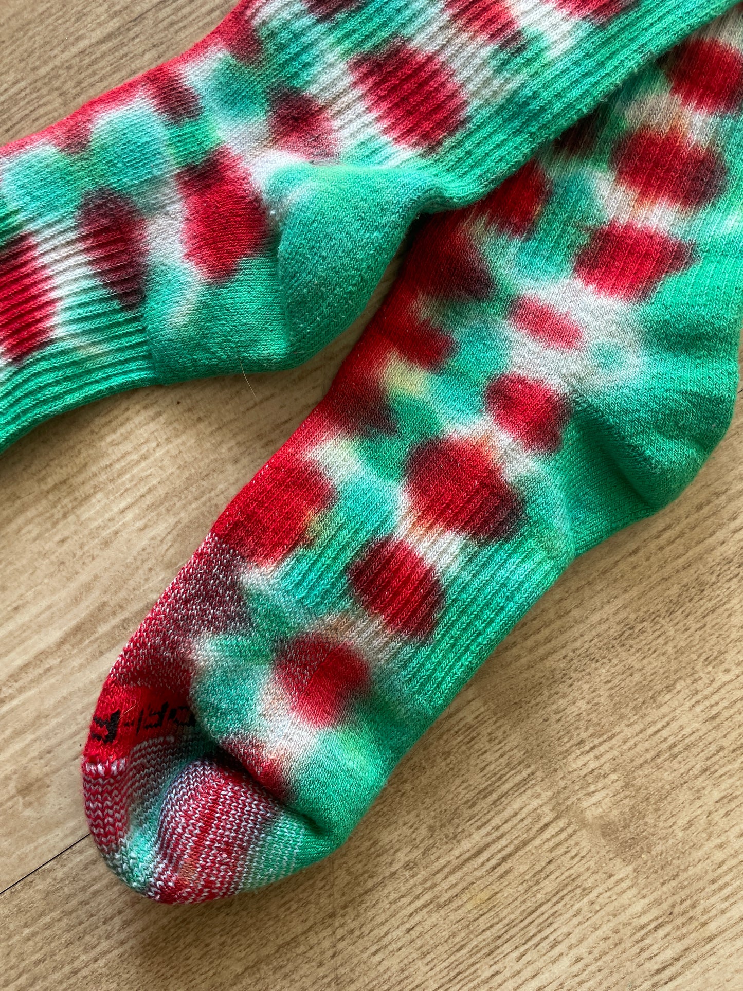 NIKE Christmas Socks Hand Tie Dyed Red and Green Nike Dri-FIT Everyday Plus Crew Training Socks - Size Large (Men's 8-12/Women's 10-13)