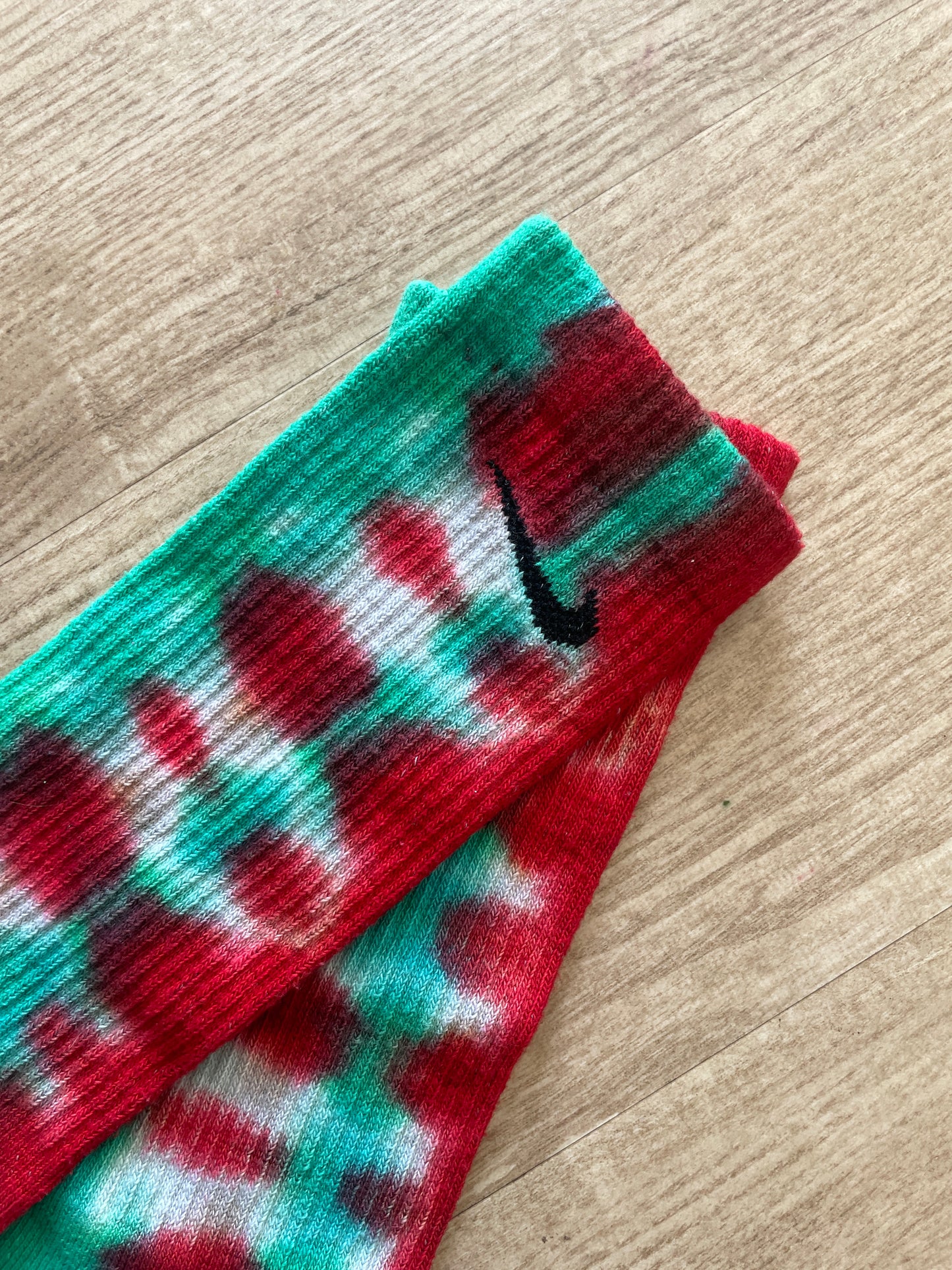 NIKE Christmas Socks Hand Tie Dyed Red and Green Nike Dri-FIT Everyday Plus Crew Training Socks - Size Large (Men's 8-12/Women's 10-13)