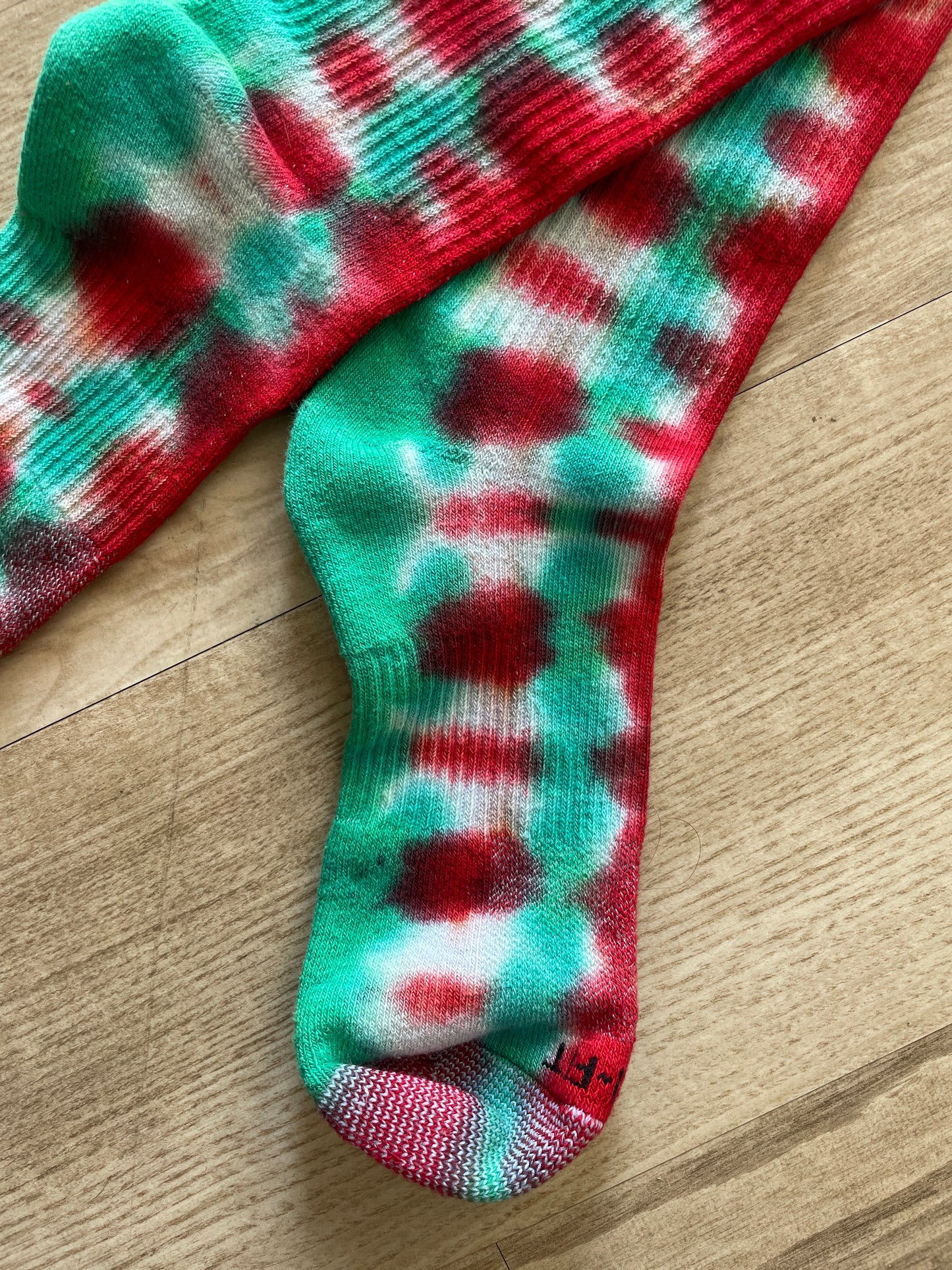 NIKE Christmas Socks Hand Tie Dyed Red and Green Nike Dri-FIT Everyday Plus Crew Training Socks - Size Large (Men's 8-12/Women's 10-13)