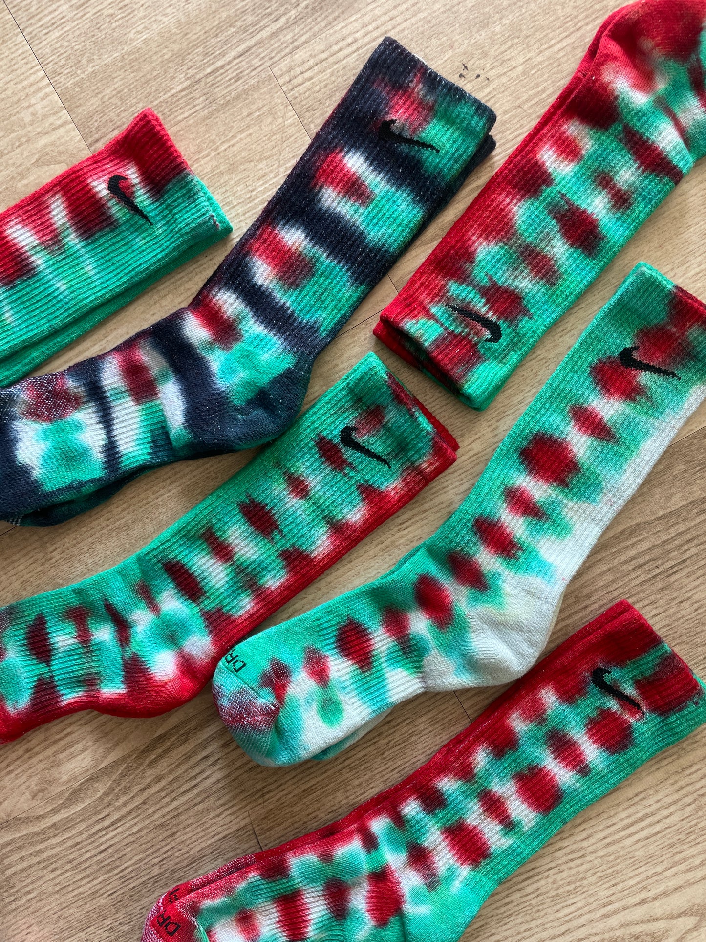 NIKE Christmas Socks Hand Tie Dyed Red and Green Nike Dri-FIT Everyday Plus Crew Training Socks - Size Large (Men's 8-12/Women's 10-13)