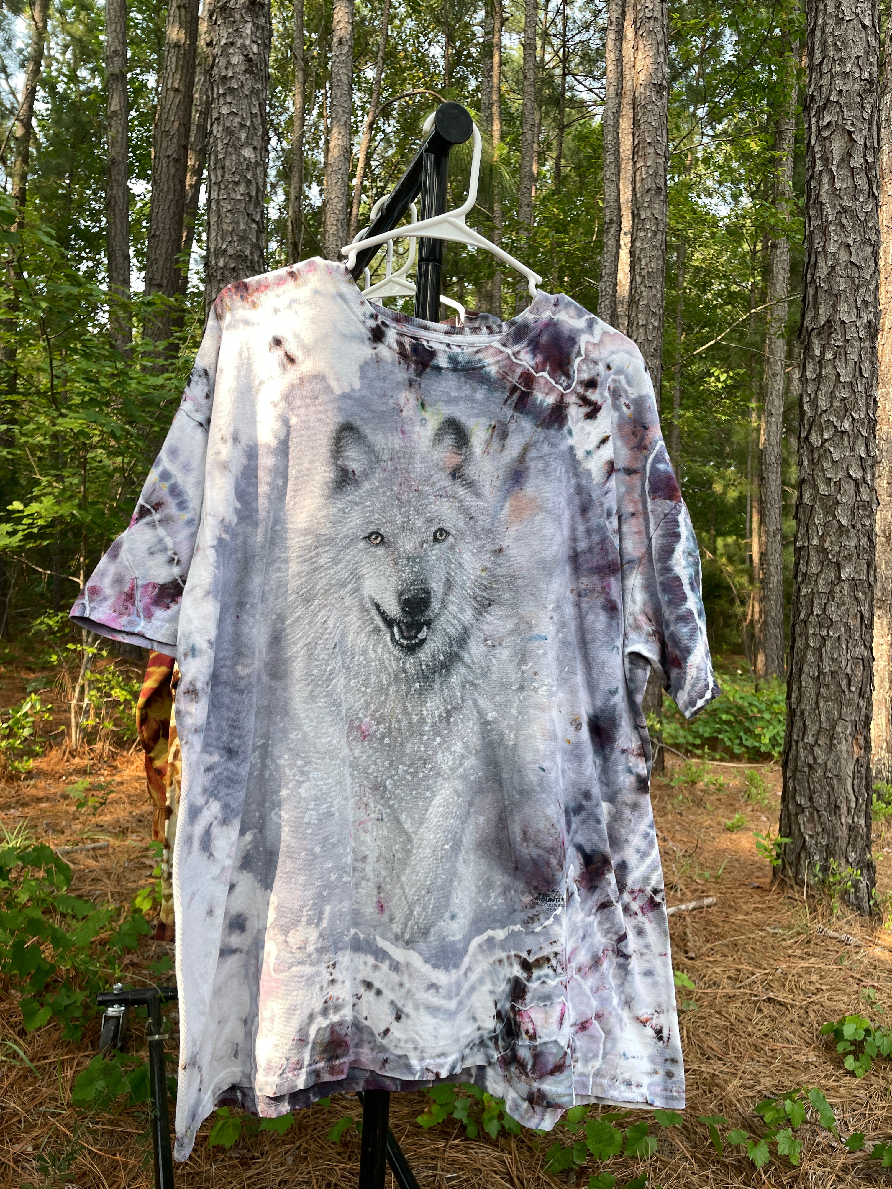 Gray and White Wolf Hand-Tie Dyed Short Sleeve T-Shirt (Men's 2XL)