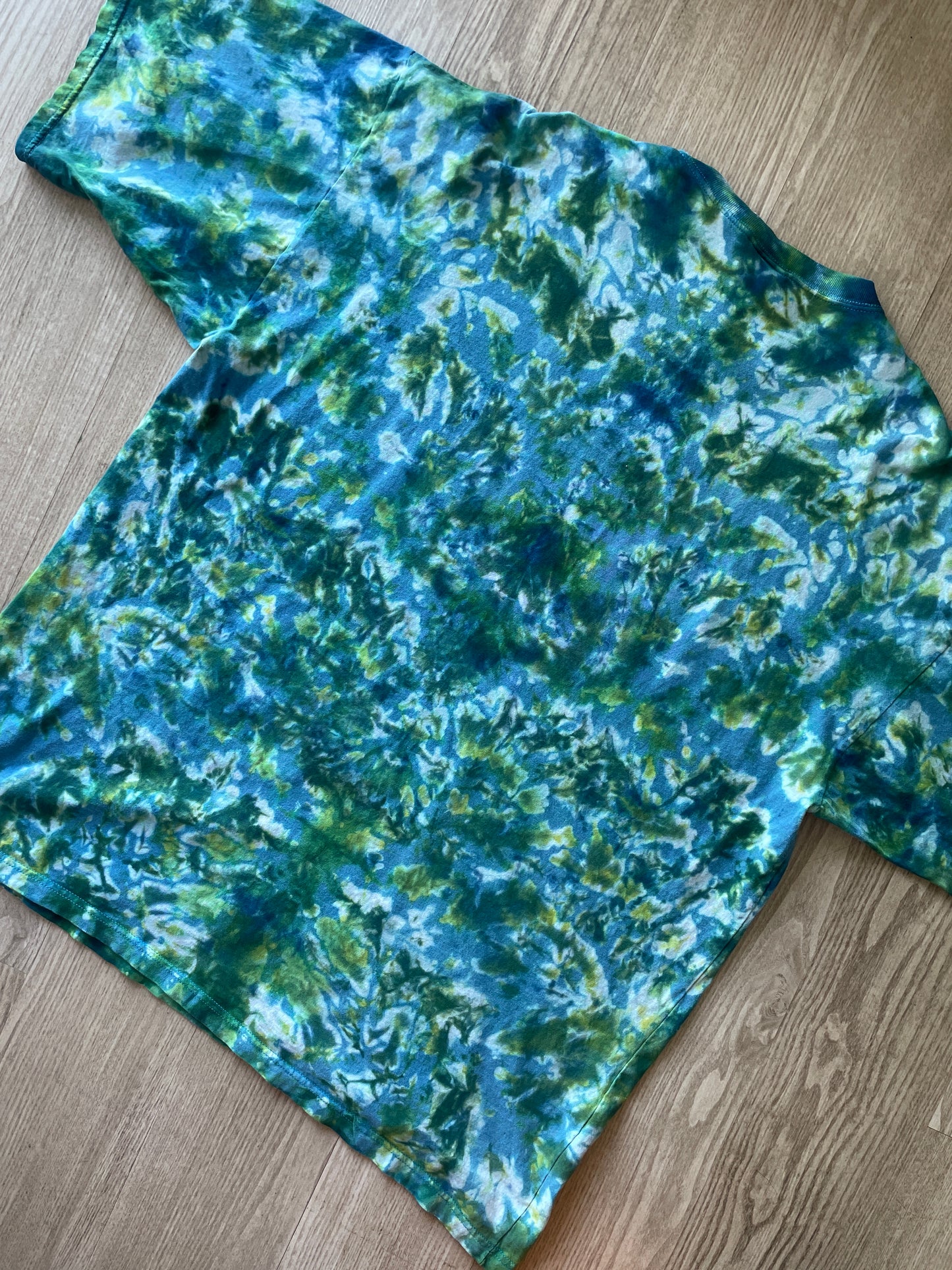 3XL Men's Handprinted Snakes and Vines Handmade Tie Dye Short Sleeve T-Shirt | One-Of-a-Kind Upcycled Blue, Green, and White Crumpled Top
