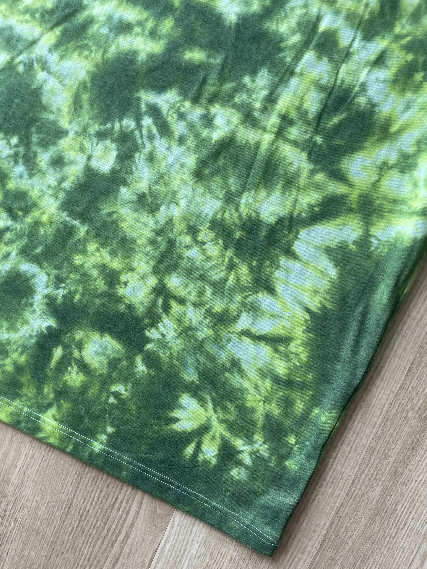 XL Men’s Climbing Shoe Tie Dye T-Shirt | One-Of-a-Kind Green and White Crumpled Short Sleeve