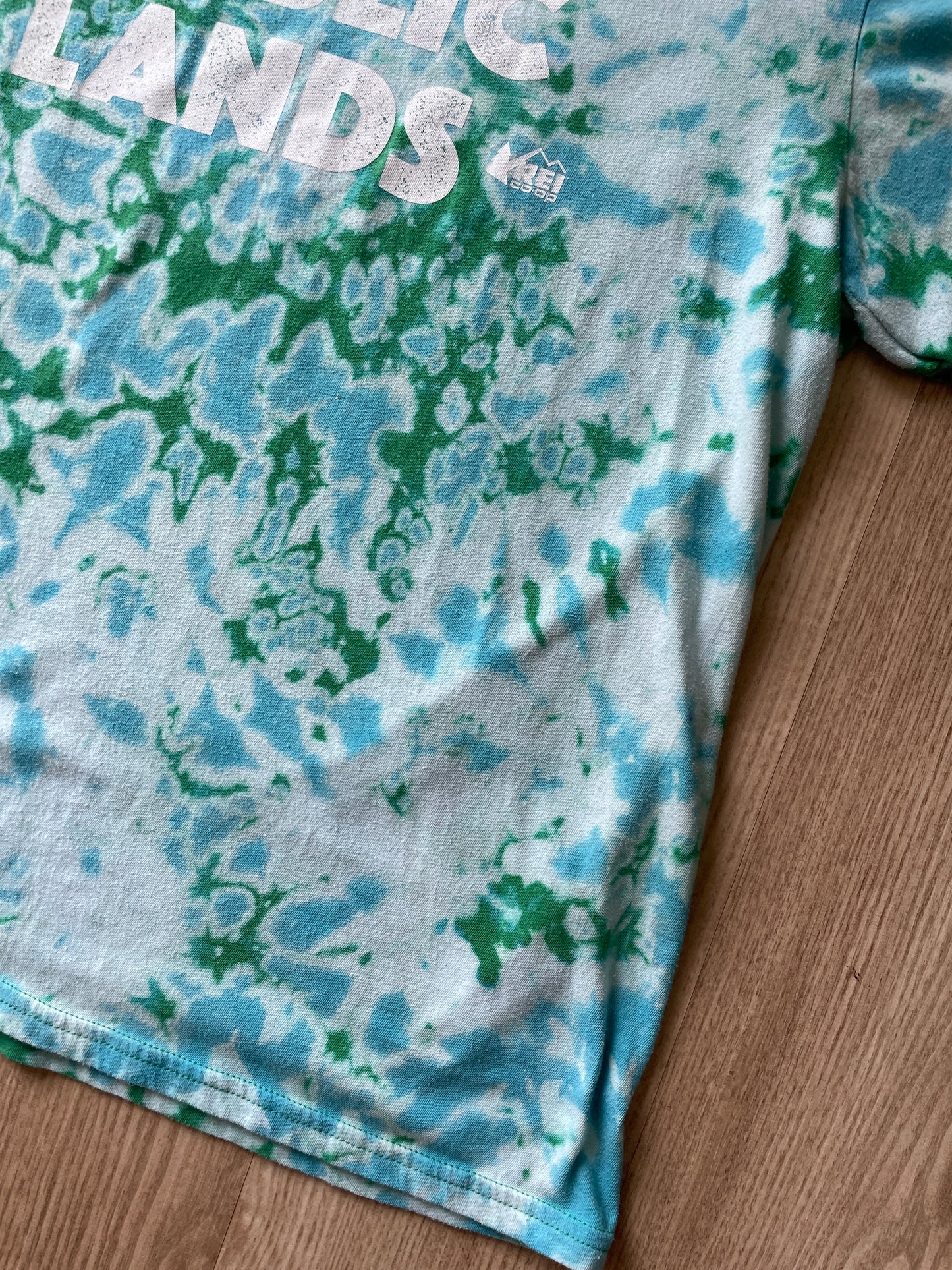 MEDIUM Men’s I Heart Our Public Lands Handmade Tie Dye T-Shirt | One-Of-a-Kind Green and White Short Sleeve