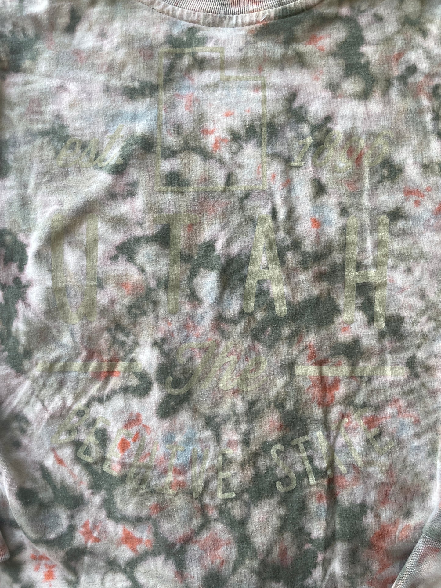 MEDIUM Men’s Utah Reverse  Tie Dye Cropped Length Long Sleeve T-Shirt | One-Of-a-Kind Green and White Crumpled Short Sleeve