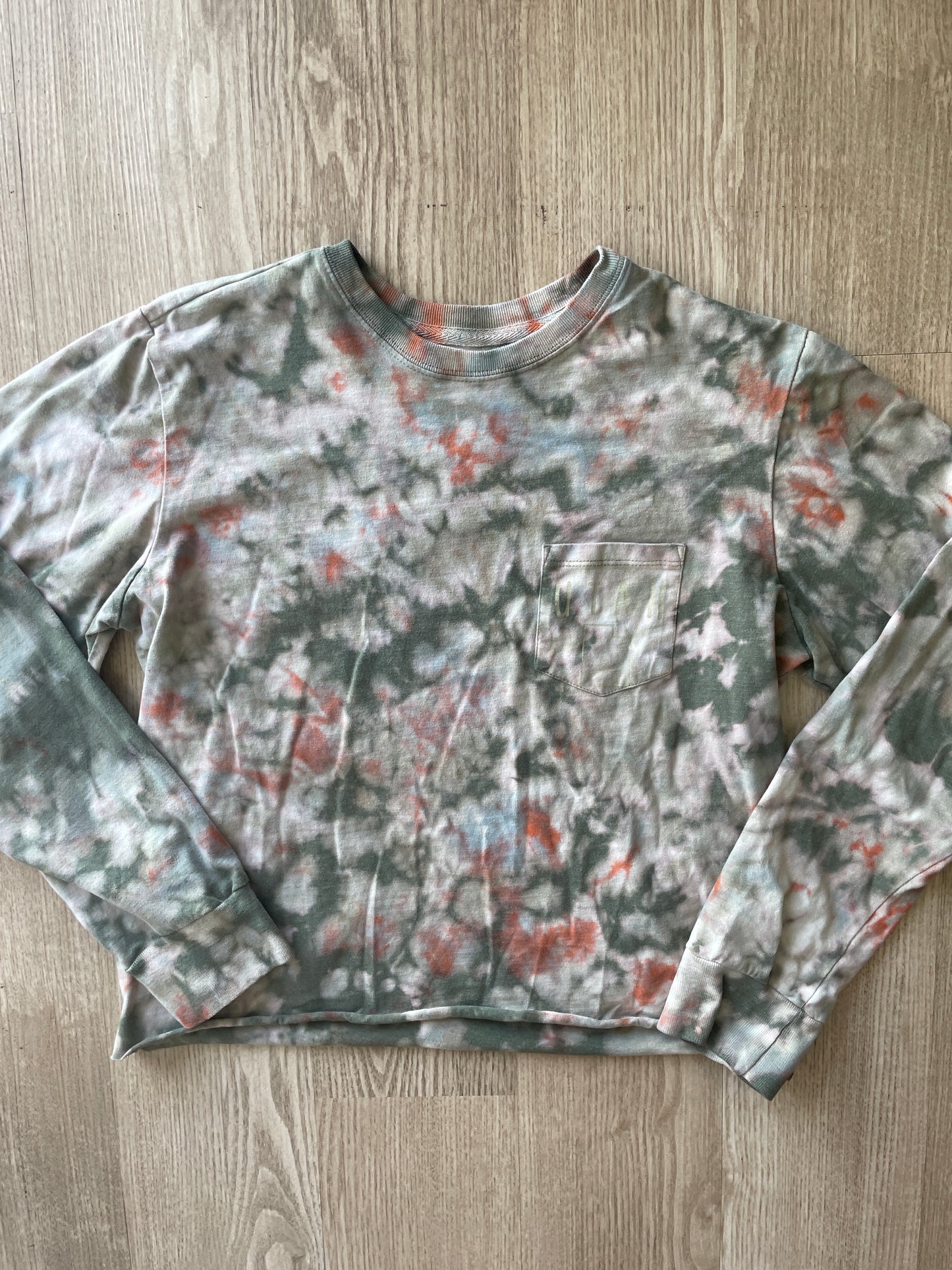 MEDIUM Men’s Utah Reverse  Tie Dye Cropped Length Long Sleeve T-Shirt | One-Of-a-Kind Green and White Crumpled Short Sleeve