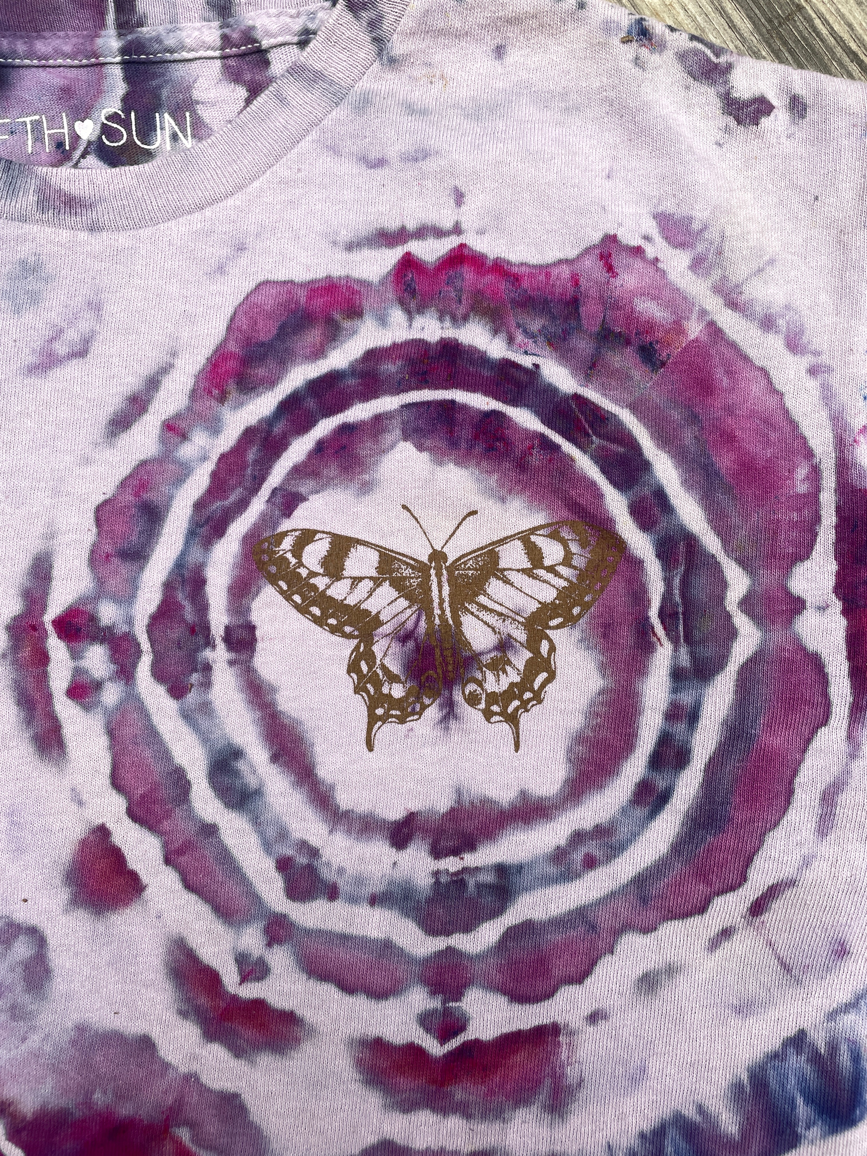Purple Butterfly Geode Short Sleeve Tie Dye Crop Top | Unisex Medium