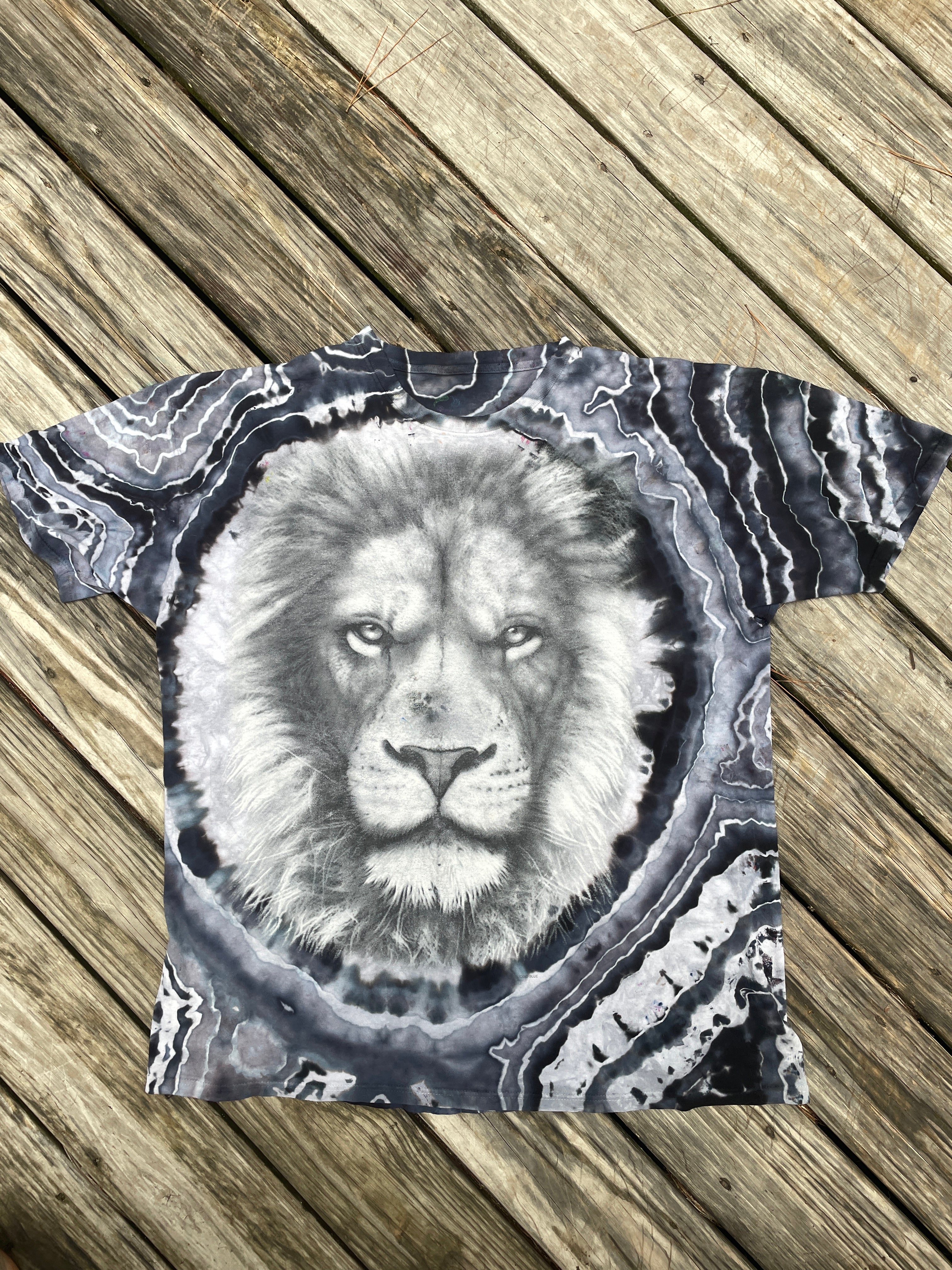 Black and Gray Lion Geode Short Sleeve Tie Dye T-Shirt | Men's 2XL