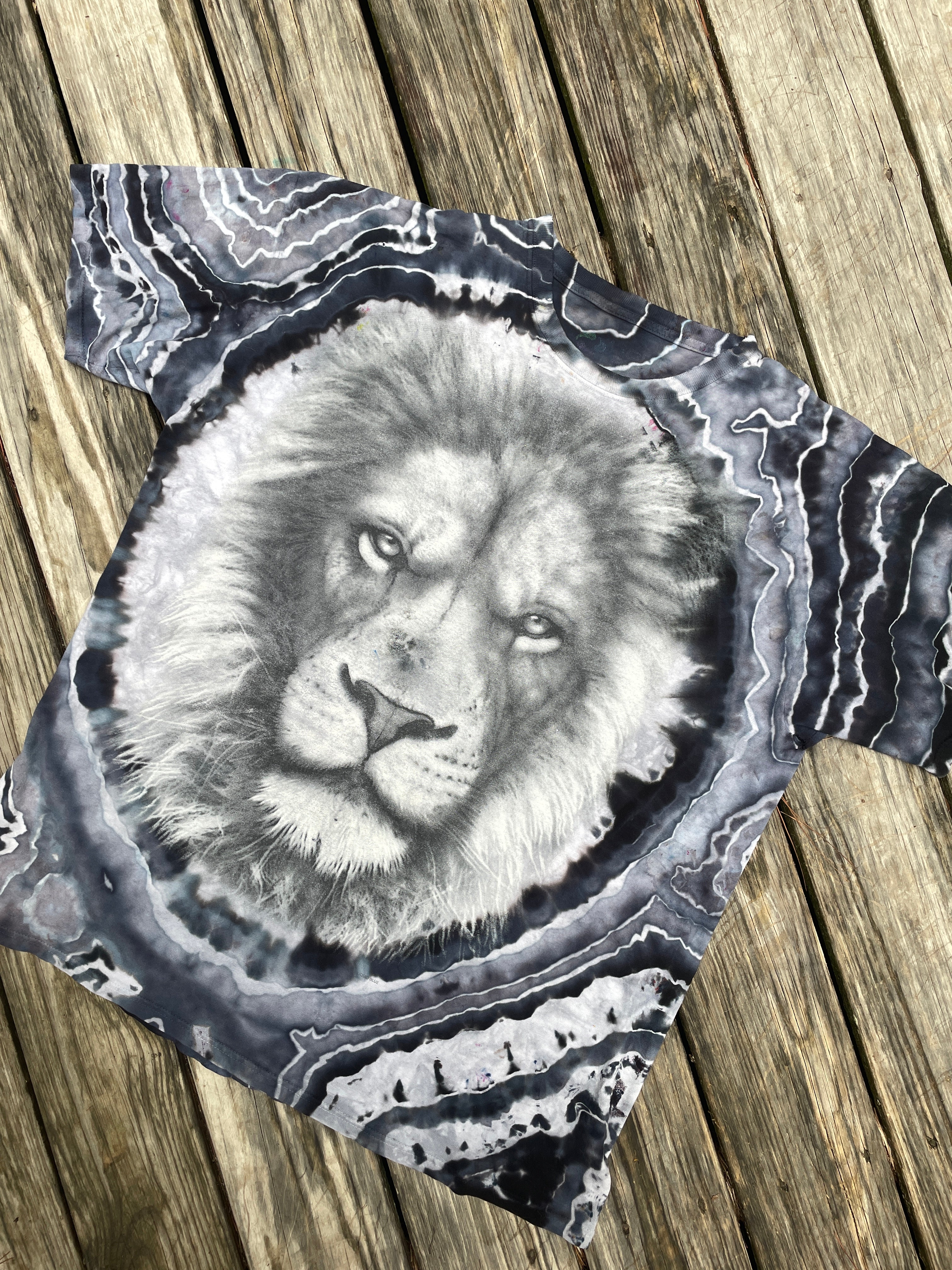 Black and Gray Lion Geode Short Sleeve Tie Dye T-Shirt | Men's 2XL
