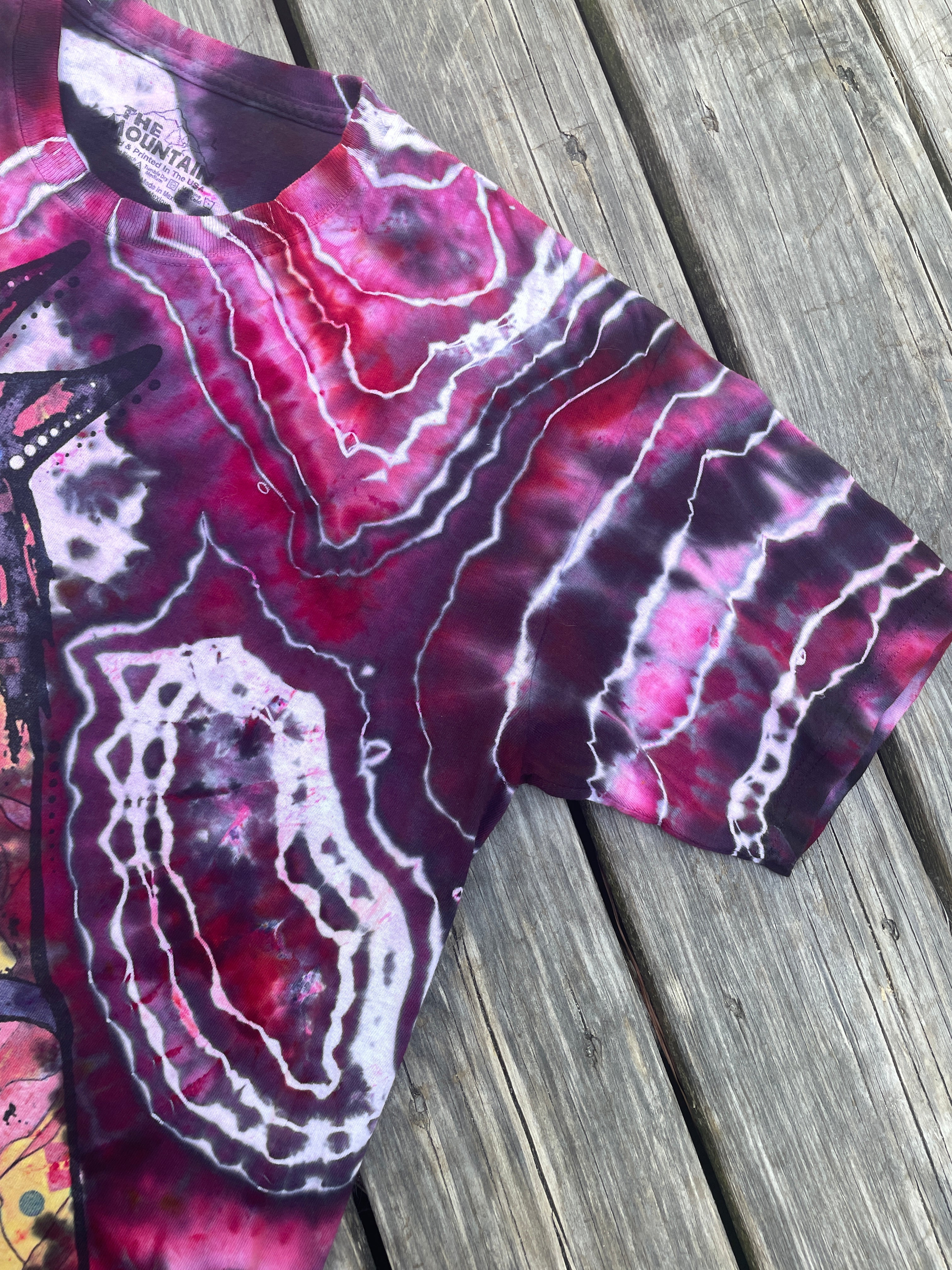 Red and Black Horse Geode Short Sleeve Tie Dye T-Shirt | Men's Large