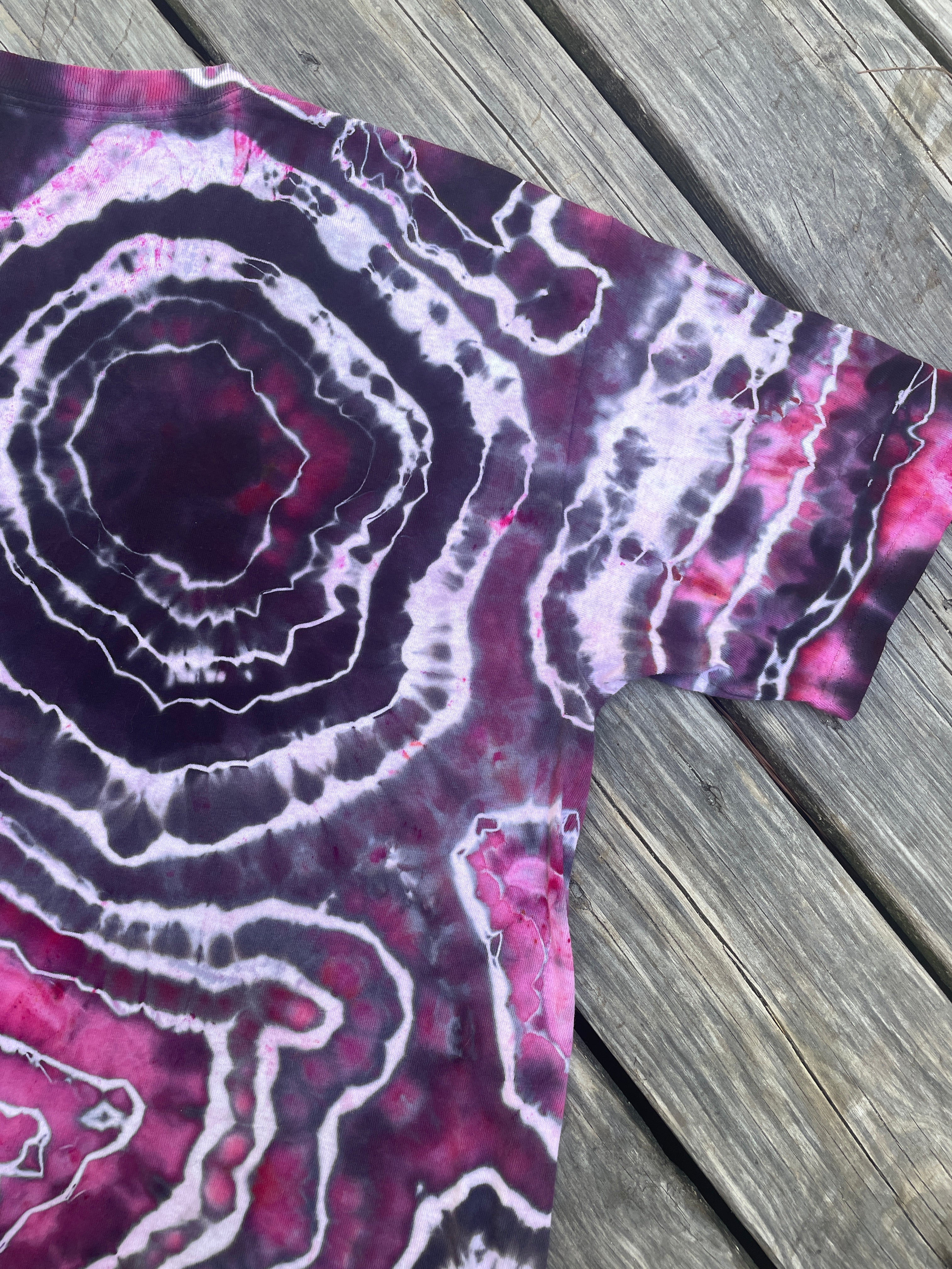 Red and Black Horse Geode Short Sleeve Tie Dye T-Shirt | Men's Large