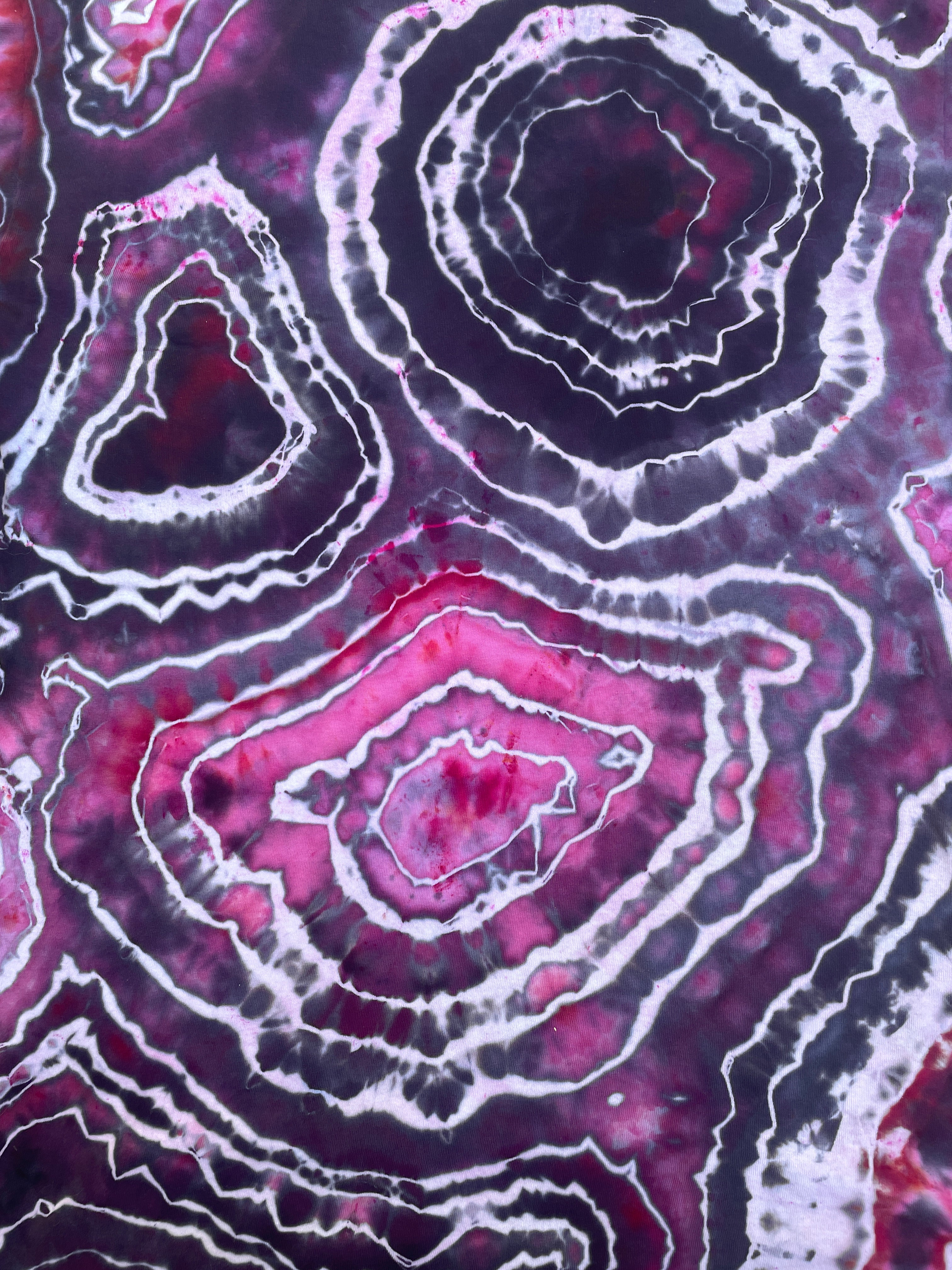 Red and Black Horse Geode Short Sleeve Tie Dye T-Shirt | Men's Large