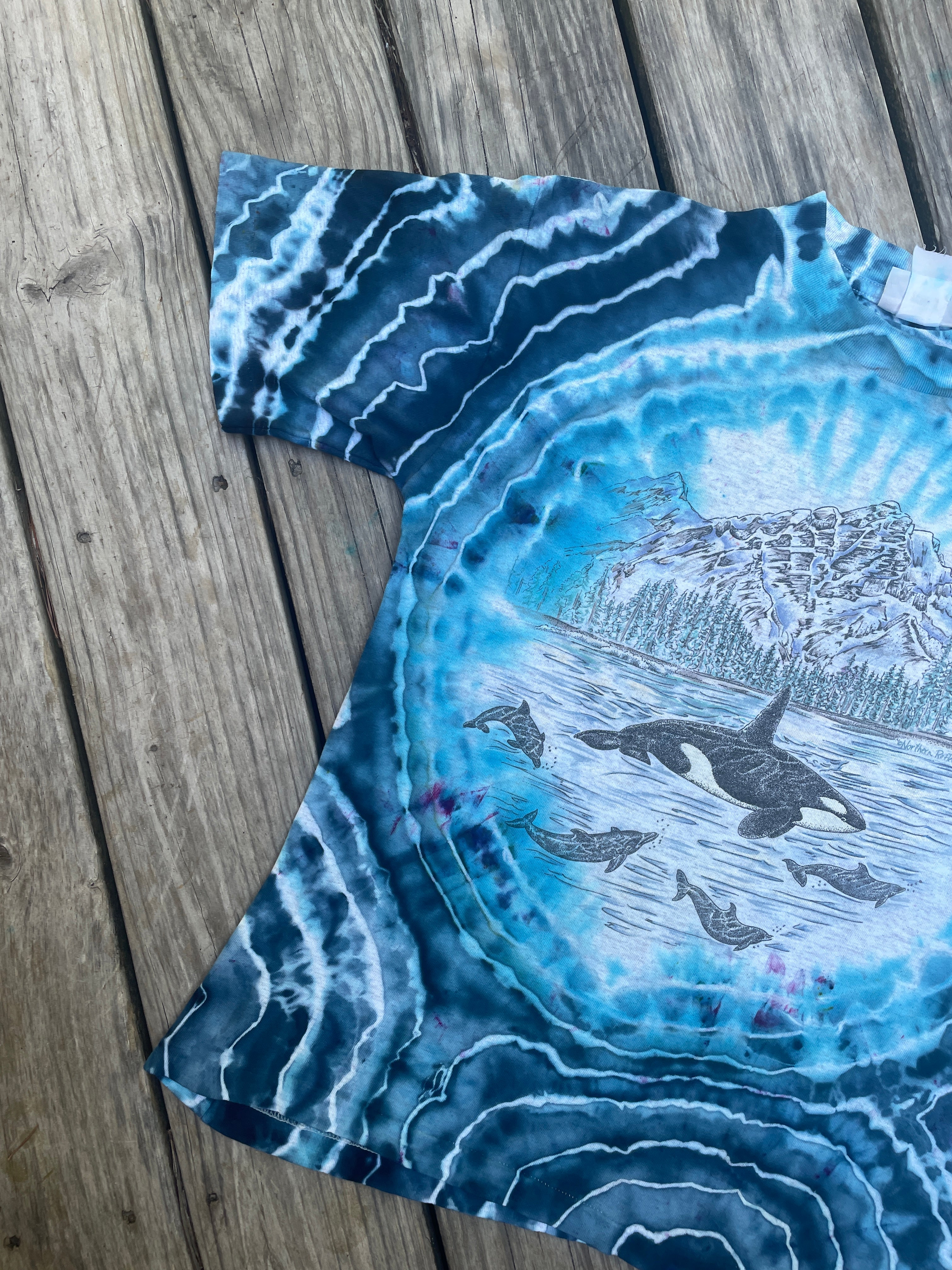 Blue Waves and Whales Geode Short Sleeve Tie Dye T-Shirt | Men's Small