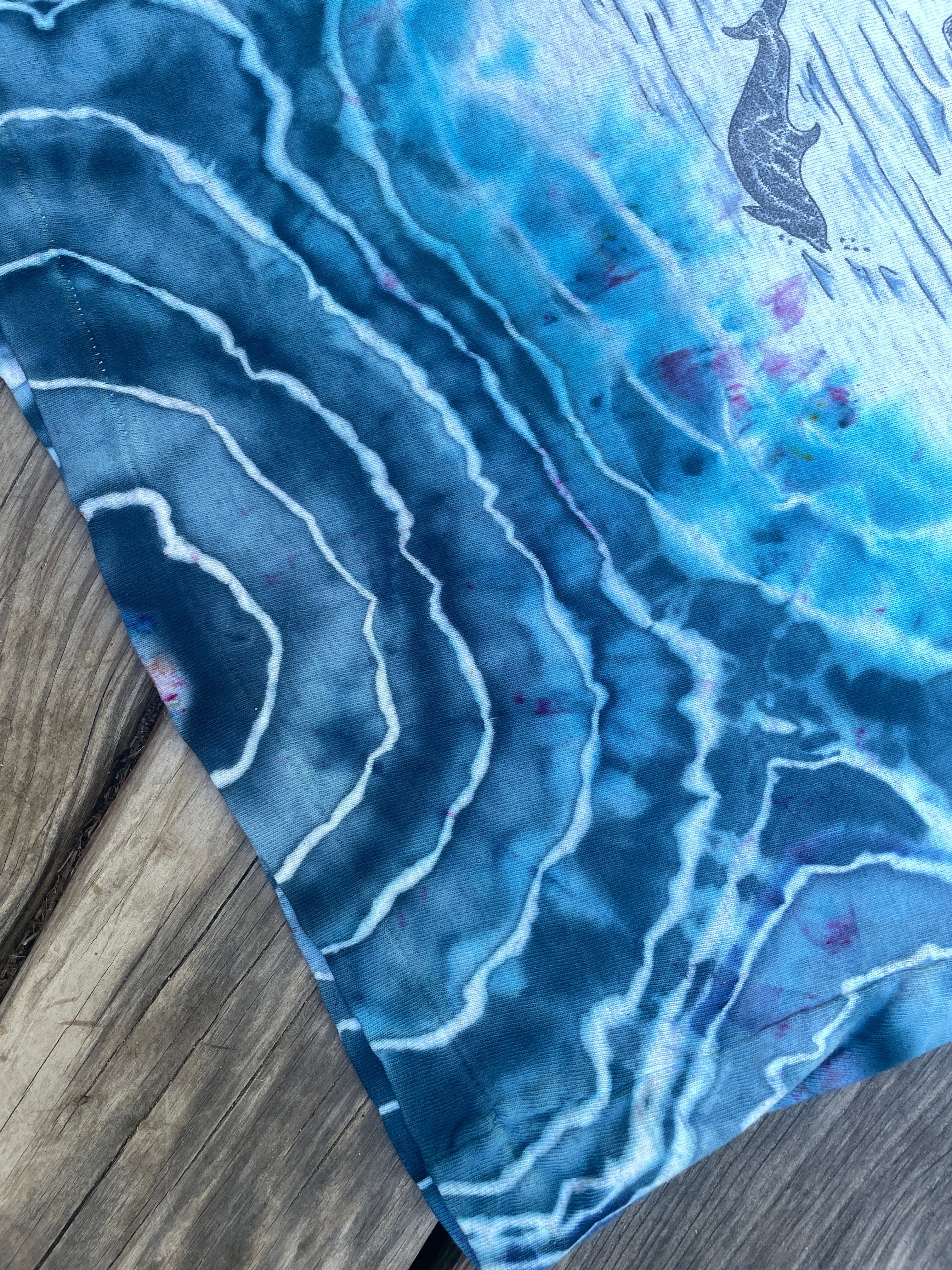 Blue Waves and Whales Geode Short Sleeve Tie Dye T-Shirt | Men's Small