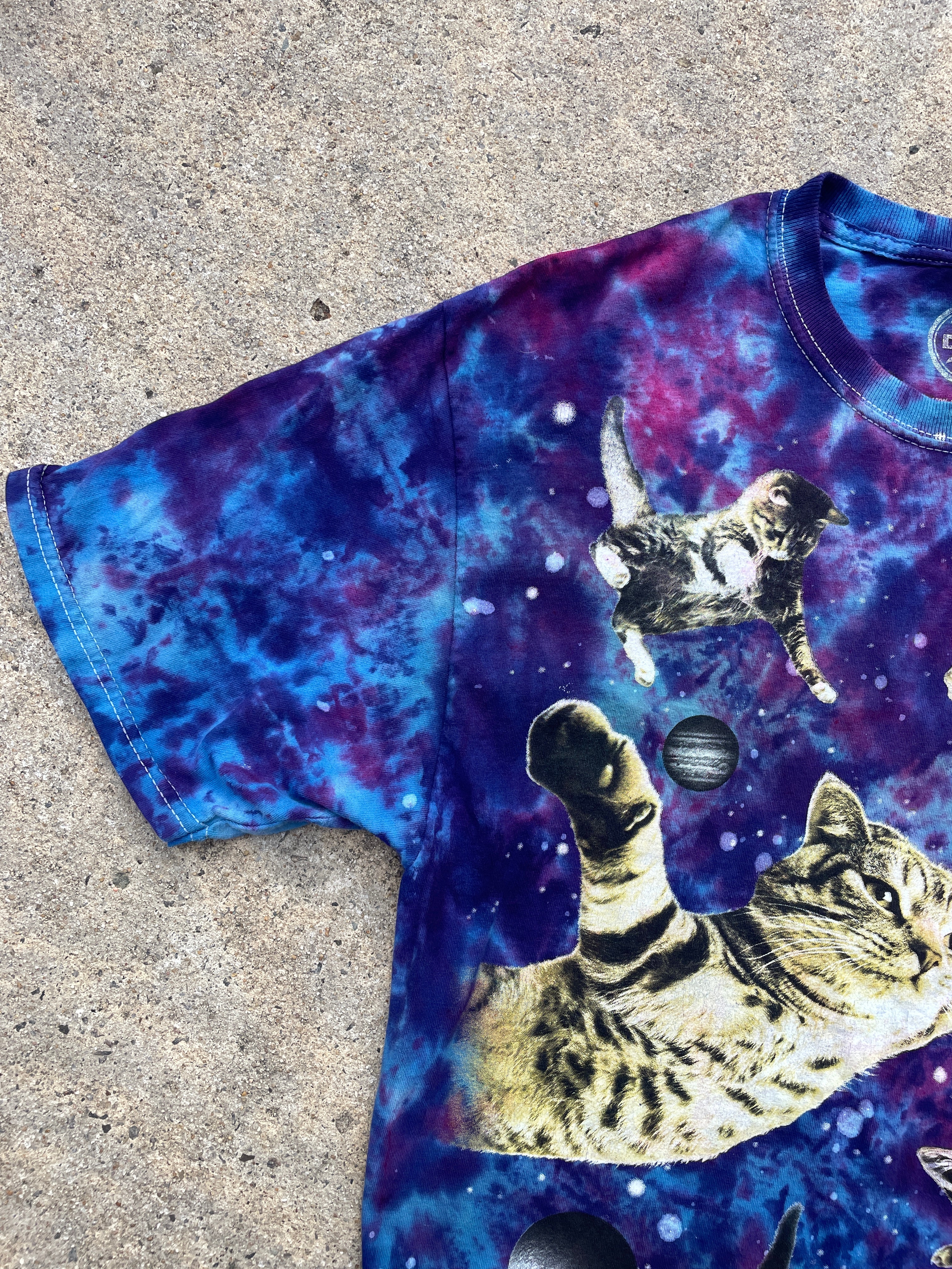 Cats in Space Blue and Purple Short Sleeve Galaxy Tie Dye T-Shirt | Men's Medium