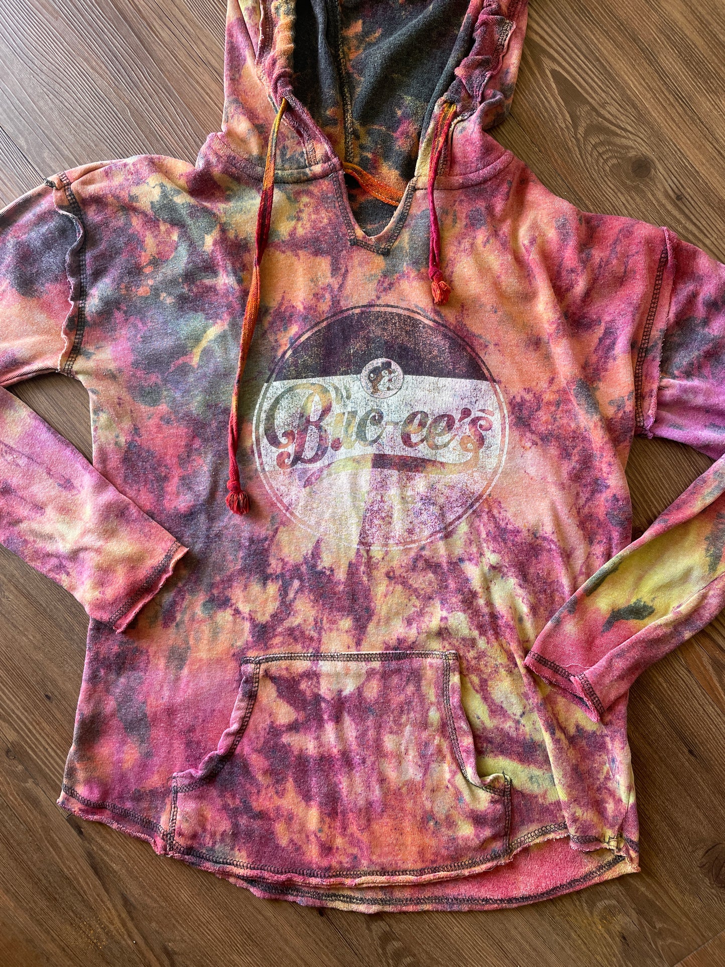 Medium Women’s Buc-ee’s Handmade Tie Dye Hooded Shirt | Bucee Beaver Pink and Orange Tie Dye Long Sleeve