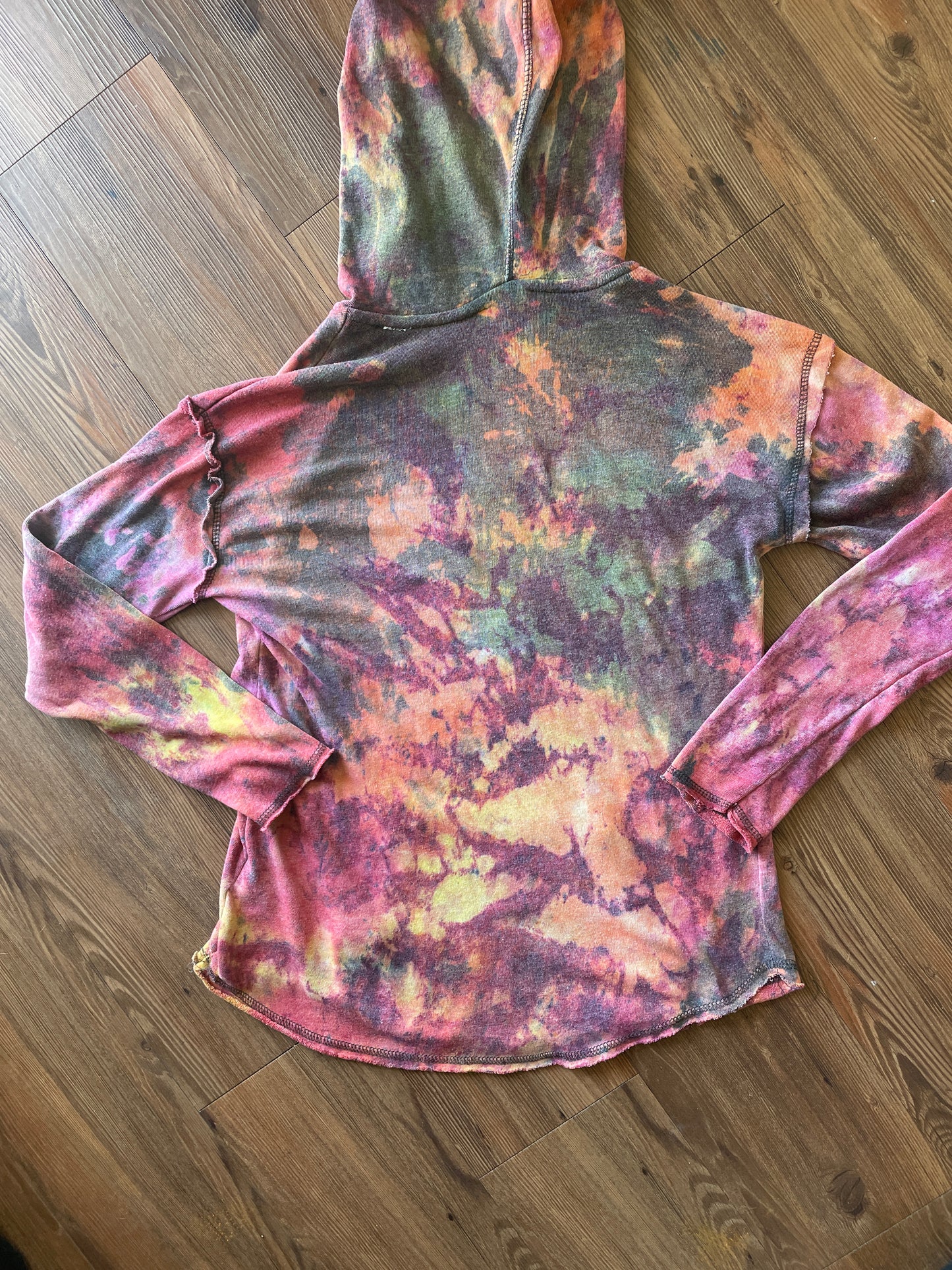 Medium Women’s Buc-ee’s Handmade Tie Dye Hooded Shirt | Bucee Beaver Pink and Orange Tie Dye Long Sleeve