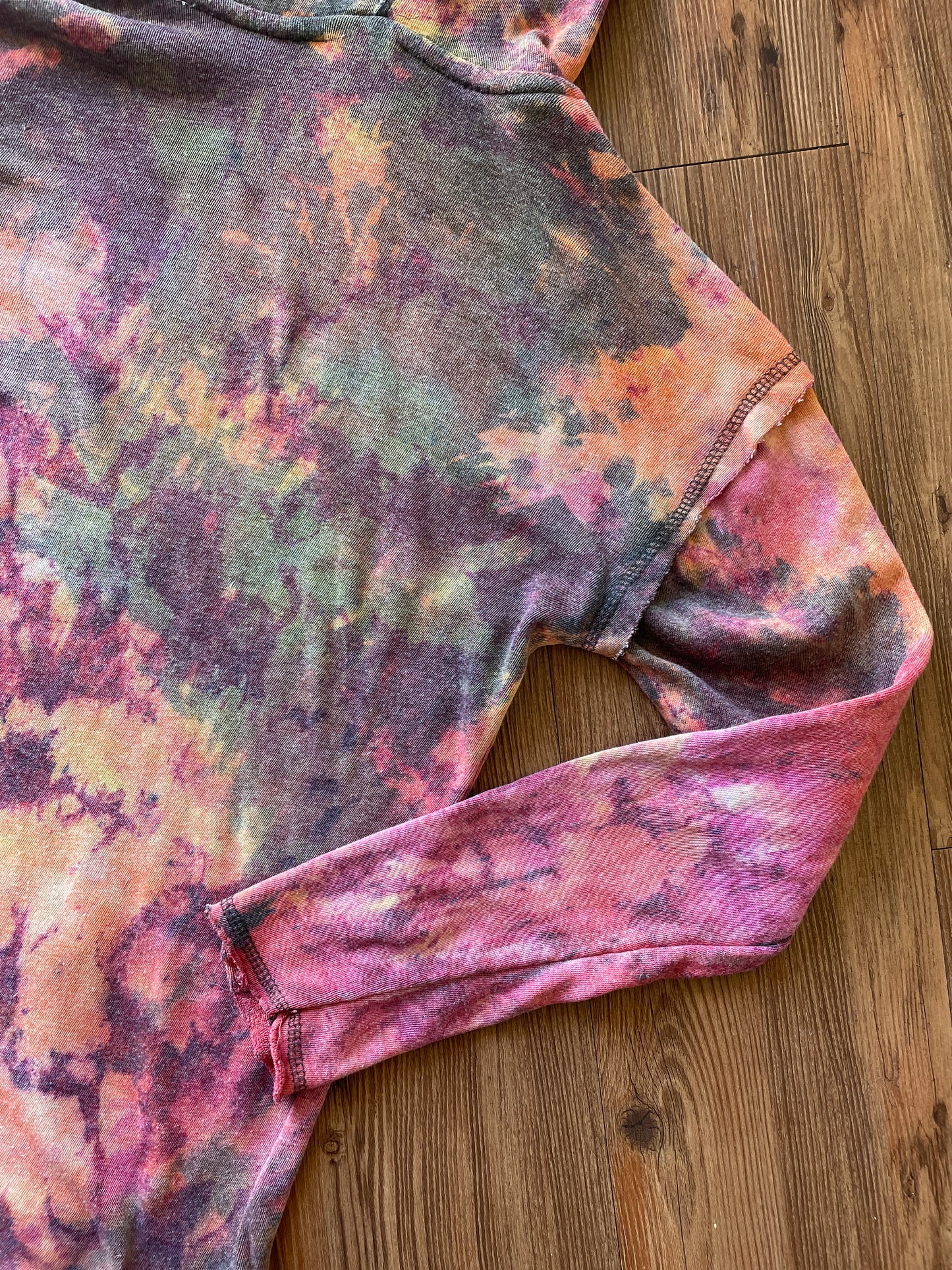 Medium Women’s Buc-ee’s Handmade Tie Dye Hooded Shirt | Bucee Beaver Pink and Orange Tie Dye Long Sleeve