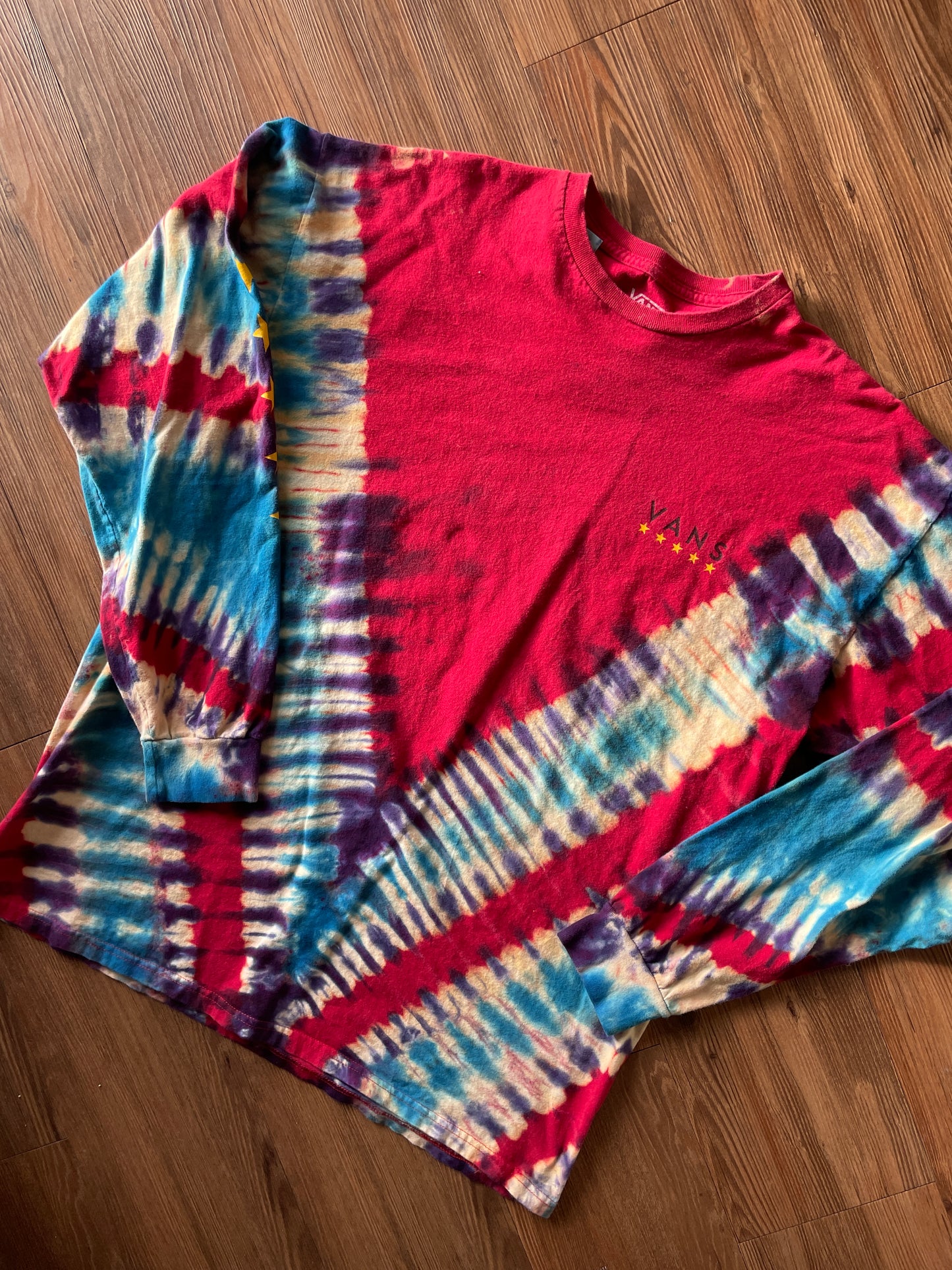 XL Men’s Vans Off The Walls Handmade Reverse Tie Dye Long Sleeve T-Short | Red, White, and Blue V-Pleated Long Sleeve