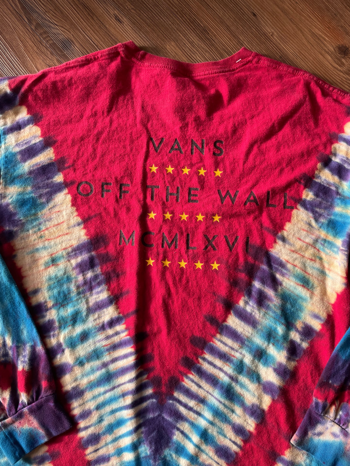 XL Men’s Vans Off The Walls Handmade Reverse Tie Dye Long Sleeve T-Short | Red, White, and Blue V-Pleated Long Sleeve