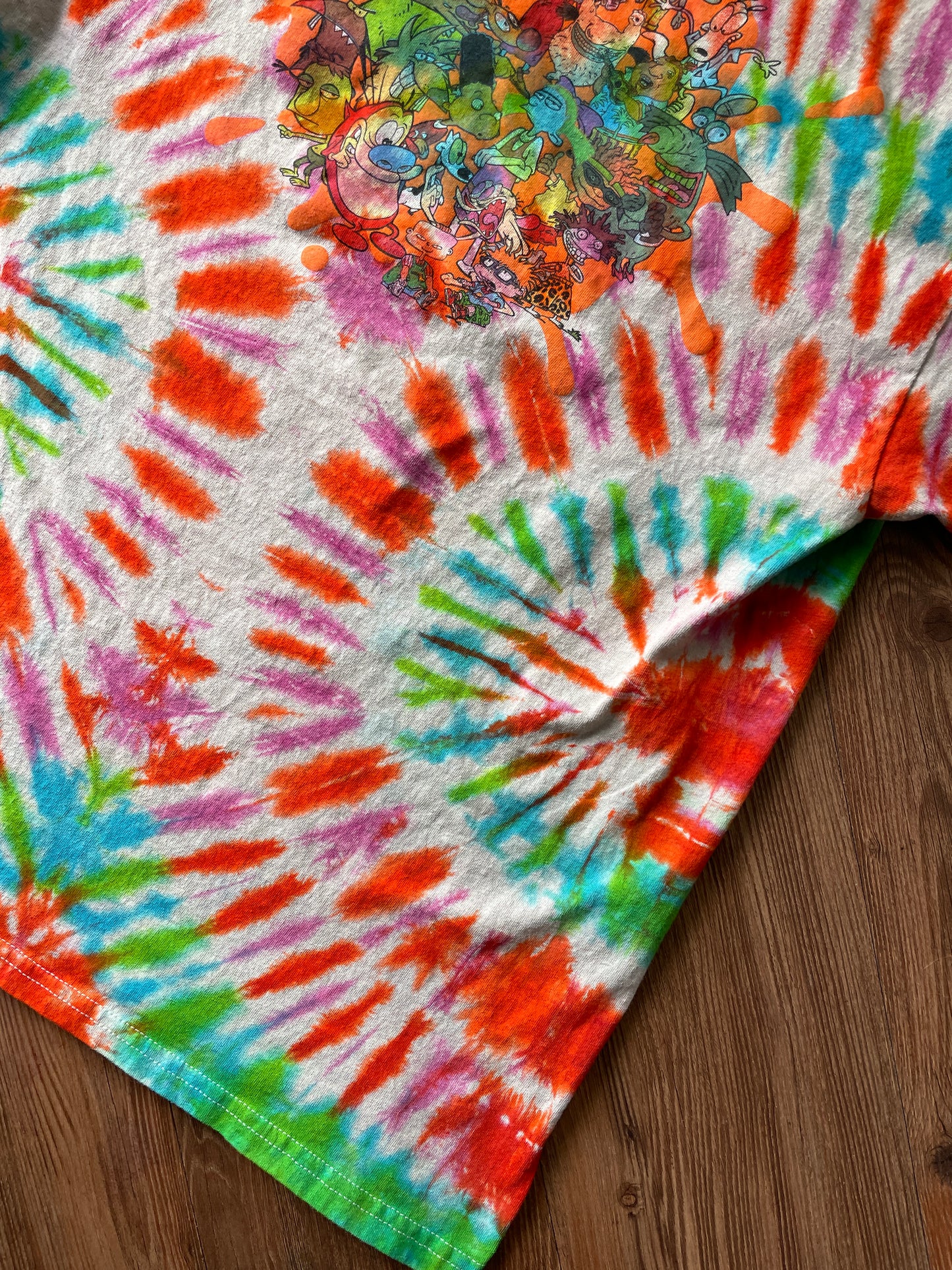 MEDIUM Men’s Nickelodeon Handmade Tie Dye T-Shirt | Retro 90s Multicolor Pleated Short Sleeve Tee