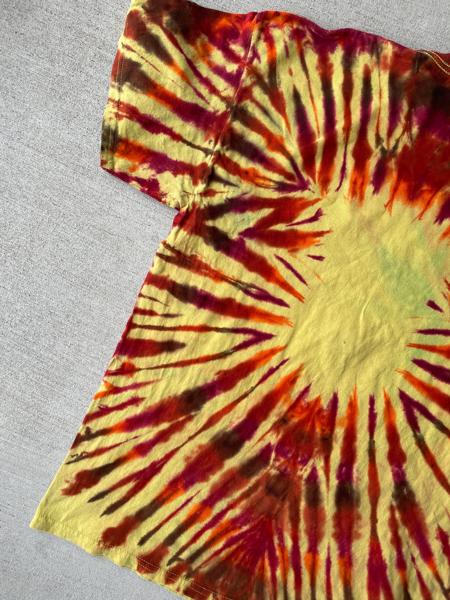 Medium Men’s Yellow Lab Handmade Tie Dye T-Shirt | Good Dog Tie Dye Short Sleeve