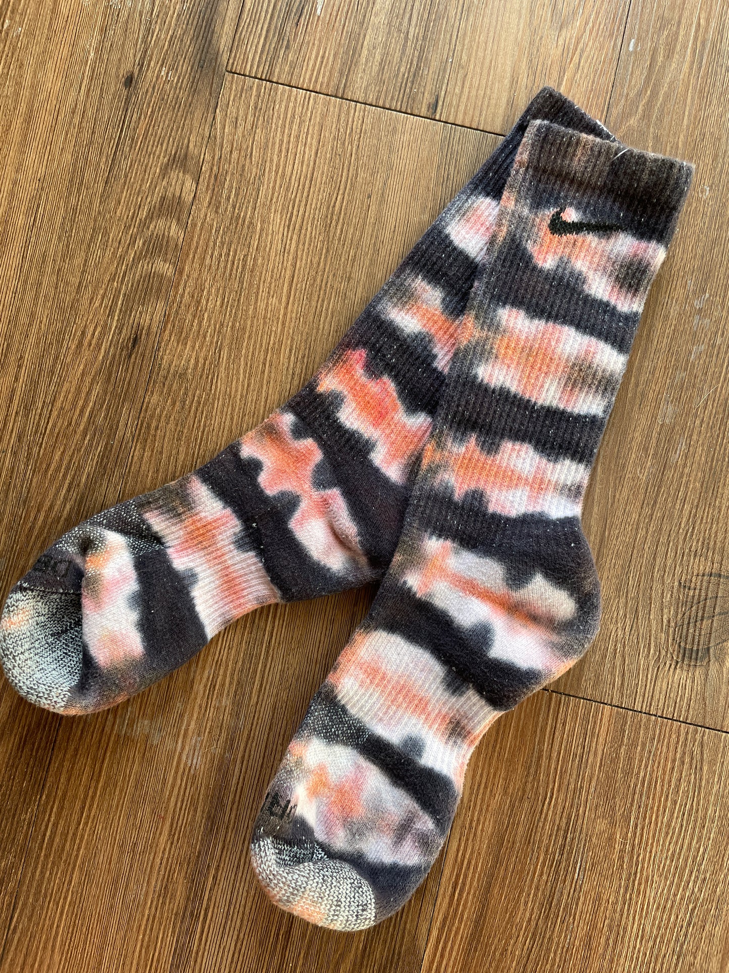 Orange, Black, and White Tie Dye Nike Dri-FIT Everyday Plus Training Socks - Size Medium (Men's 6-8/Women's 7-10)