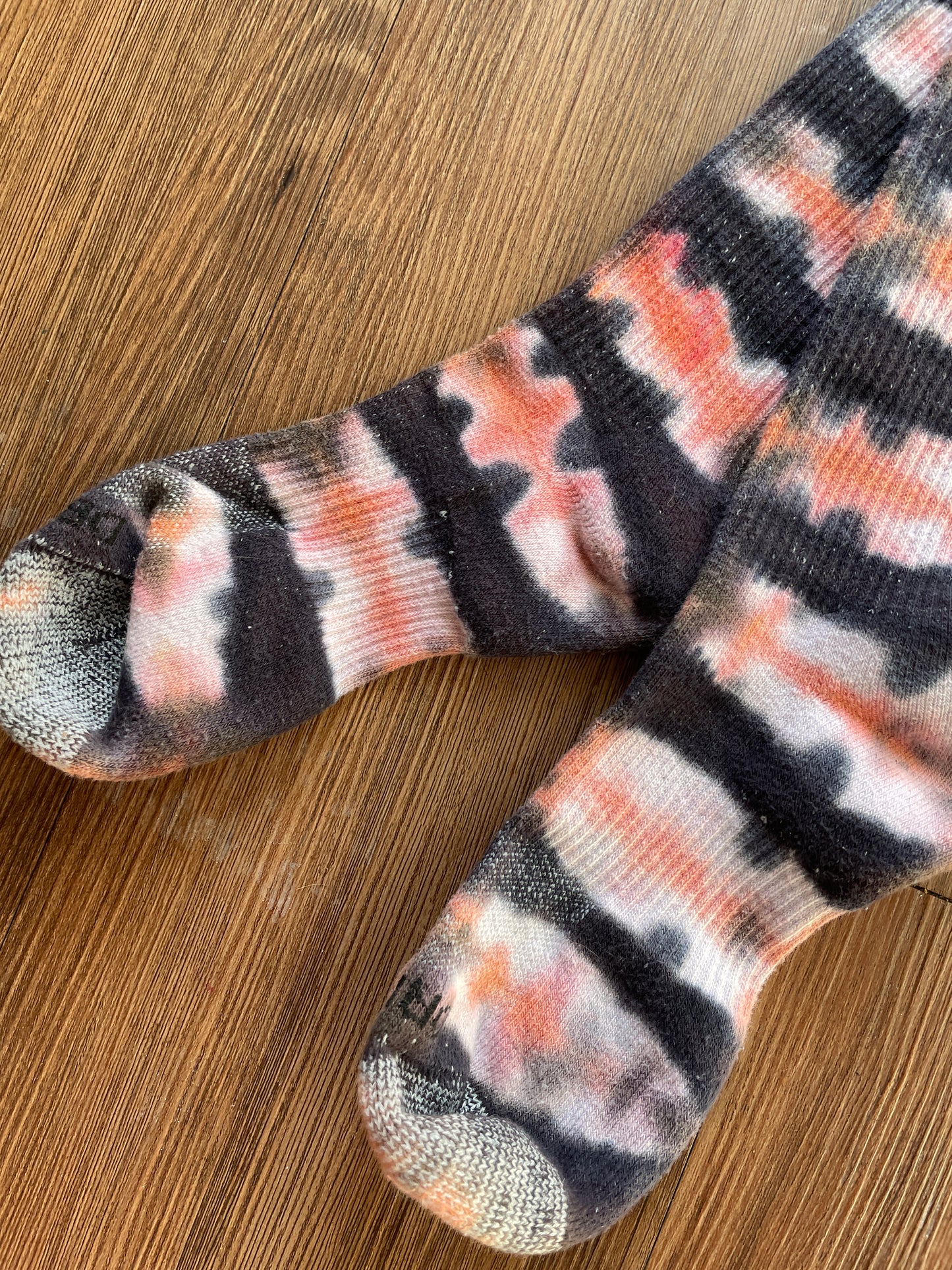 Orange, Black, and White Tie Dye Nike Dri-FIT Everyday Plus Training Socks - Size Medium (Men's 6-8/Women's 7-10)