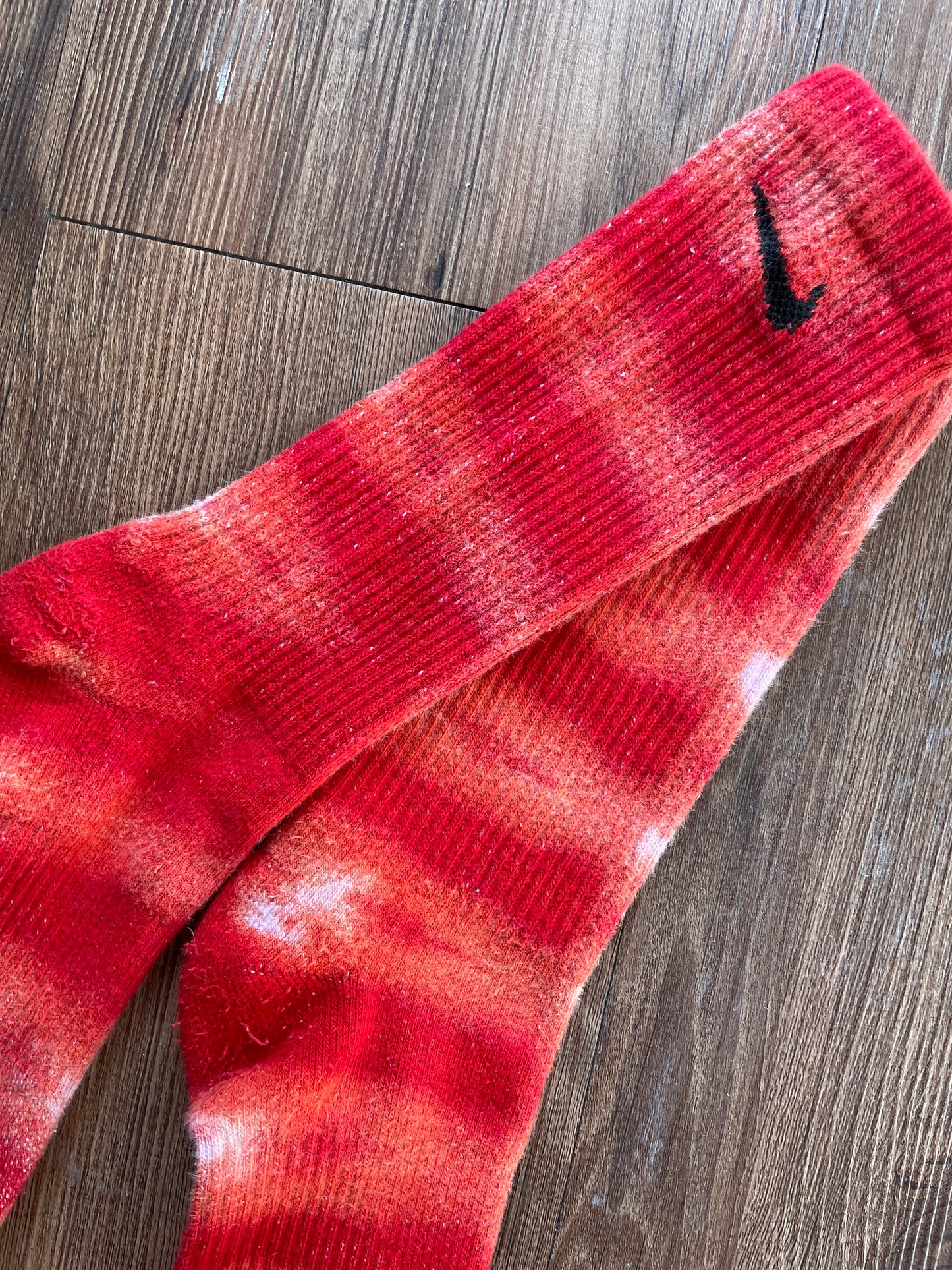 Red and White Tie Dye Nike Dri-FIT Everyday Plus Training Socks - Size Medium (Men's 6-8/Women's 7-10)